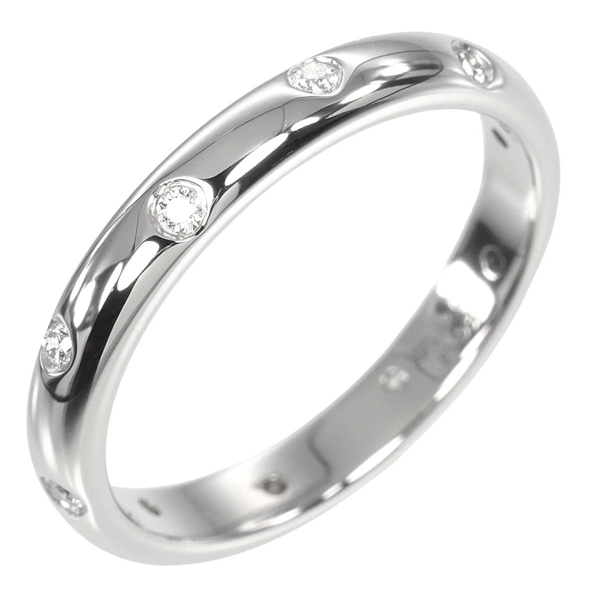 TIFFANY & Co. Anillo Etoile Platino Diamante 3mm 6

 Metal: Platino
 Talla: 6 
 Ancho de banda: 3 mm 
 Diamante: 10 diamantes brillantes redondos, peso total en quilates 0,10
 Sello: ©T&Co. PT950
 Estado: Excelente estado, como nuevo

Autenticidad