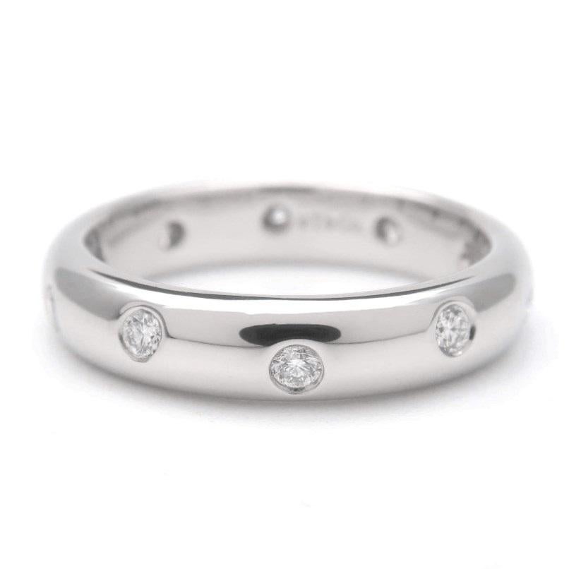 TIFFANY & Co. Etoile, bague à anneau de 4 mm en platine et diamants 5,5

Métal : Platine
Taille : 5.5 
Largeur de la bande : 4mm
Poids : 6.40 grammes 
Diamant : 10 diamants ronds de taille brillant, poids total de 0,22 carat.
Hallmark : ©T&Co.