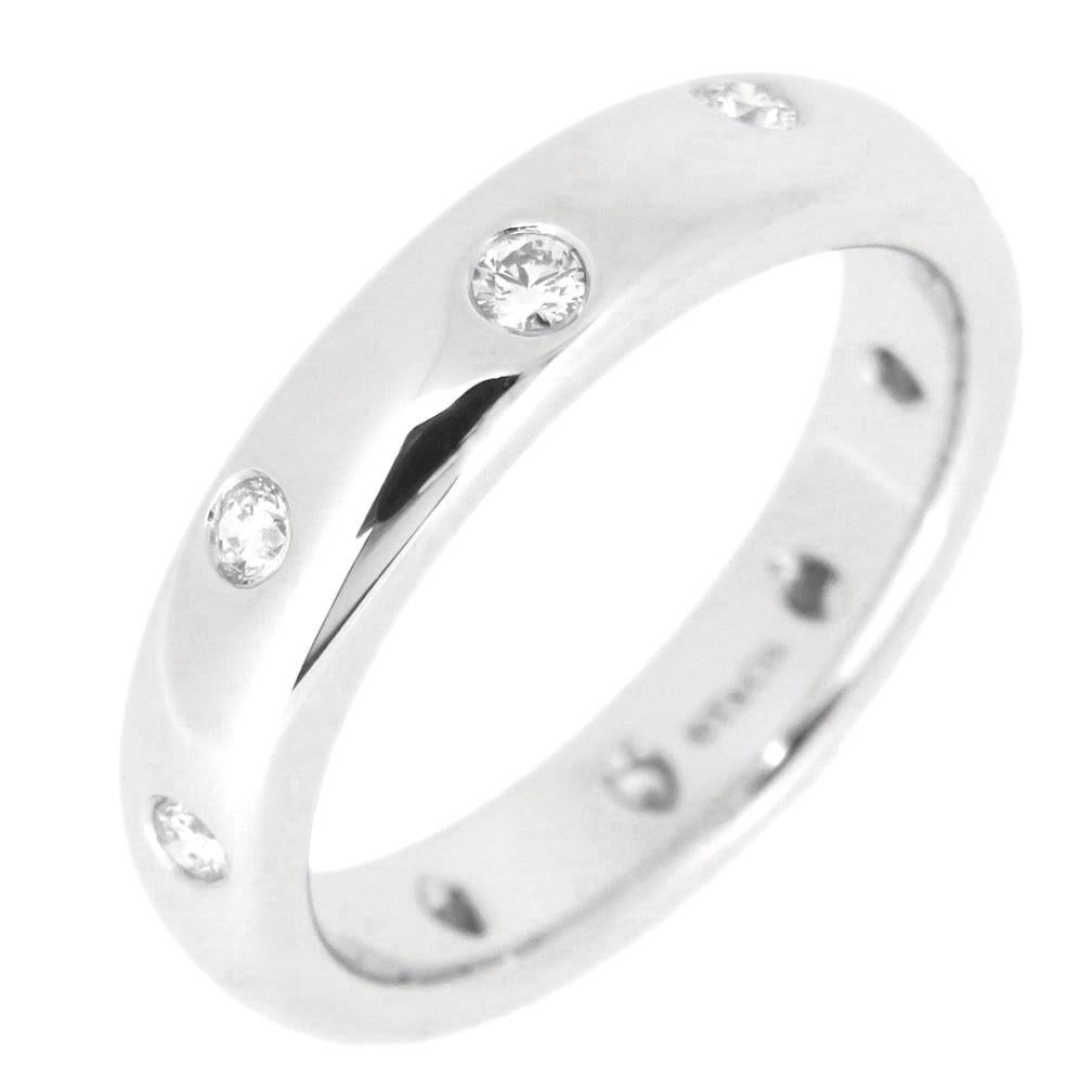 TIFFANY & Co. Anello Etoile in platino con diamante da 4 mm 5.5 

Metallo: Platino
Dimensione: 5.5
Larghezza della banda: 4 mm
Peso: 8,80 grammi 
Diamante: 10 diamanti tondi taglio brillante, peso totale .22 carati
Marchio di garanzia: ©T&Co.