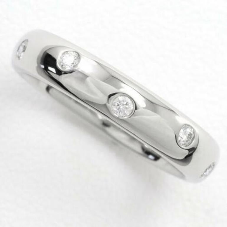TIFFANY & Co. Etoile, bague à anneau de 4 mm en platine et diamants 6,5

 Métal : Platine
 Taille : 6.5 
 Largeur de la bande : 4mm
 Poids : 8,60 grammes 
 Diamant : 10 diamants ronds de taille brillant, poids total de 0,22 carat.
 Hallmark : ©T&Co.