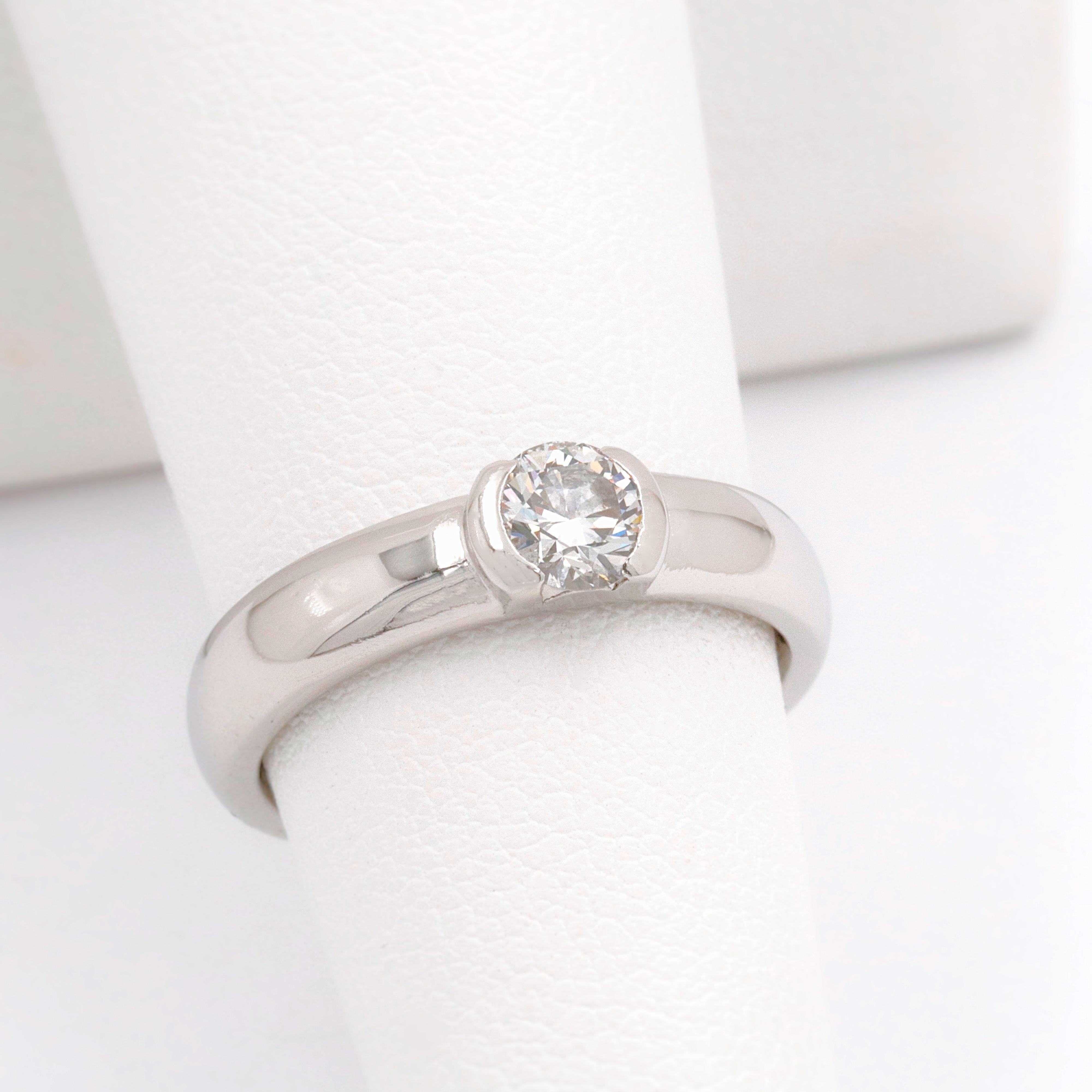 Tiffany & Co. Etoile Round Diamond 0.39 Carat Engagement Ring in Platinum 5