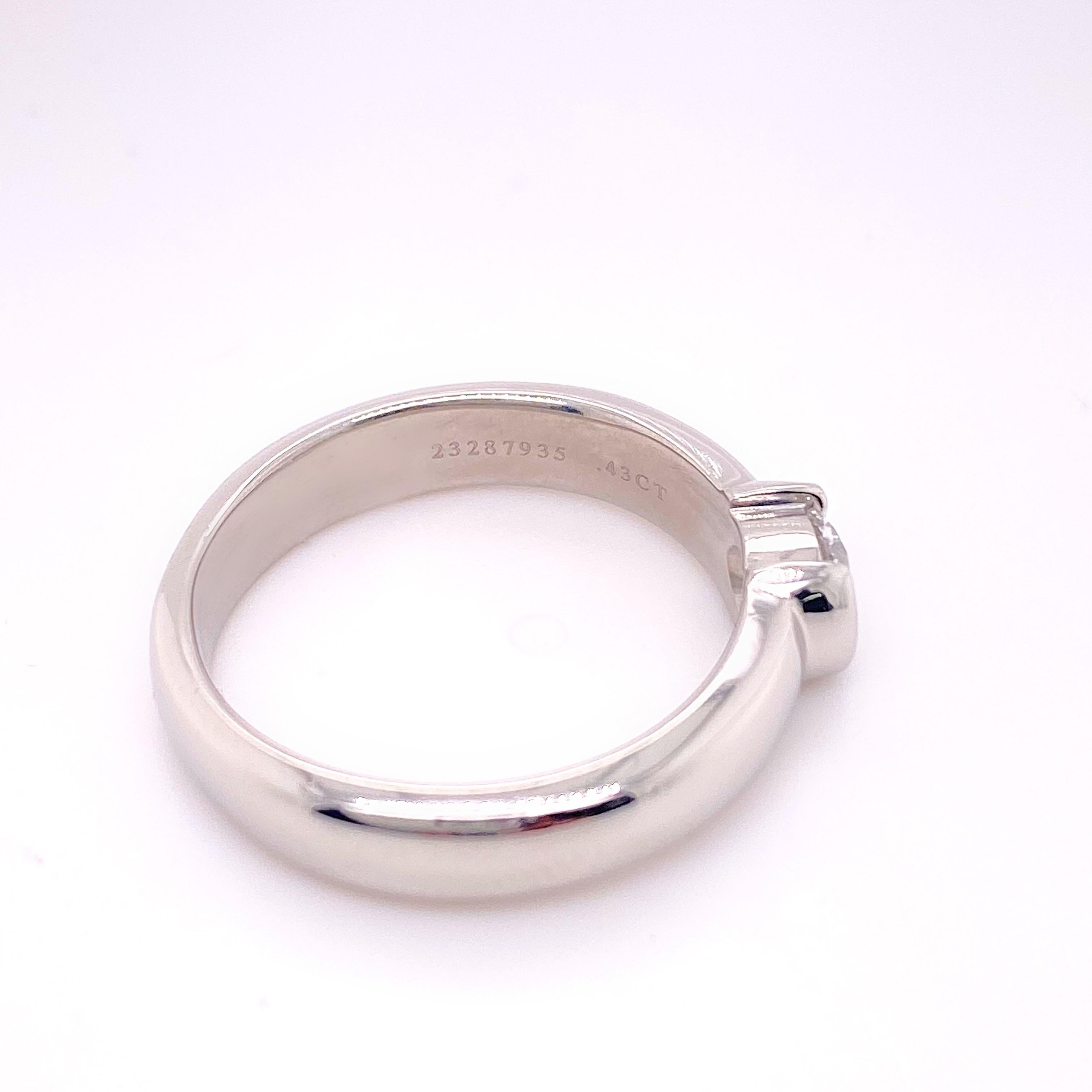 Women's or Men's Tiffany & Co Etoile Round Diamond 0.43 Carat E VS1 Engagement Ring Papers