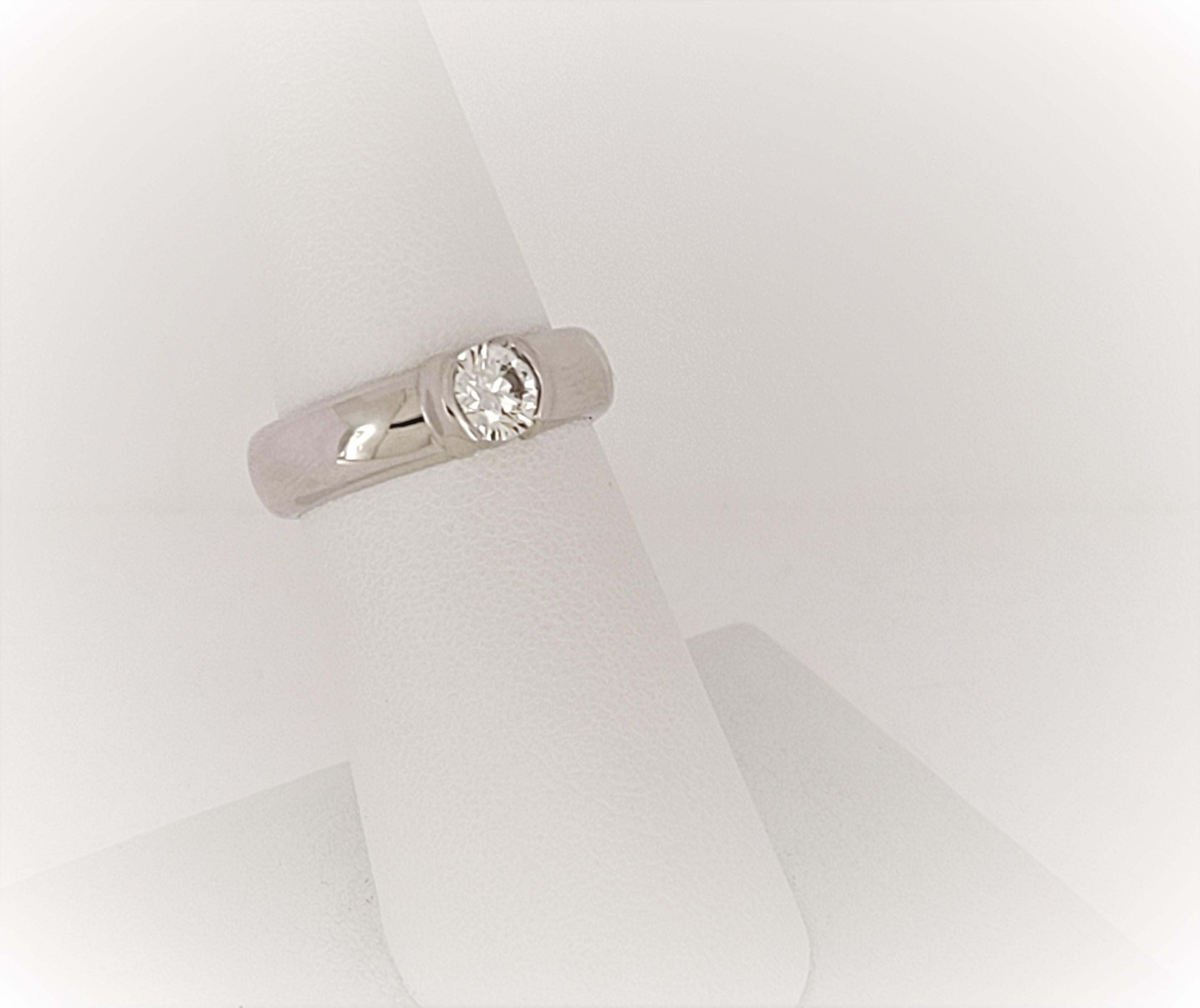 Brilliant Cut Tiffany & Co. Etoile Round Diamond 0.56 cts Platinum  Engagement Ring For Sale