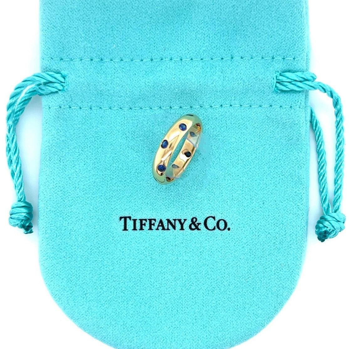 Tiffany & Co. Etoile Saphir 18k Gelbgold 4mm Bandring Größe 6 im Zustand „Gut“ in Guilford, CT