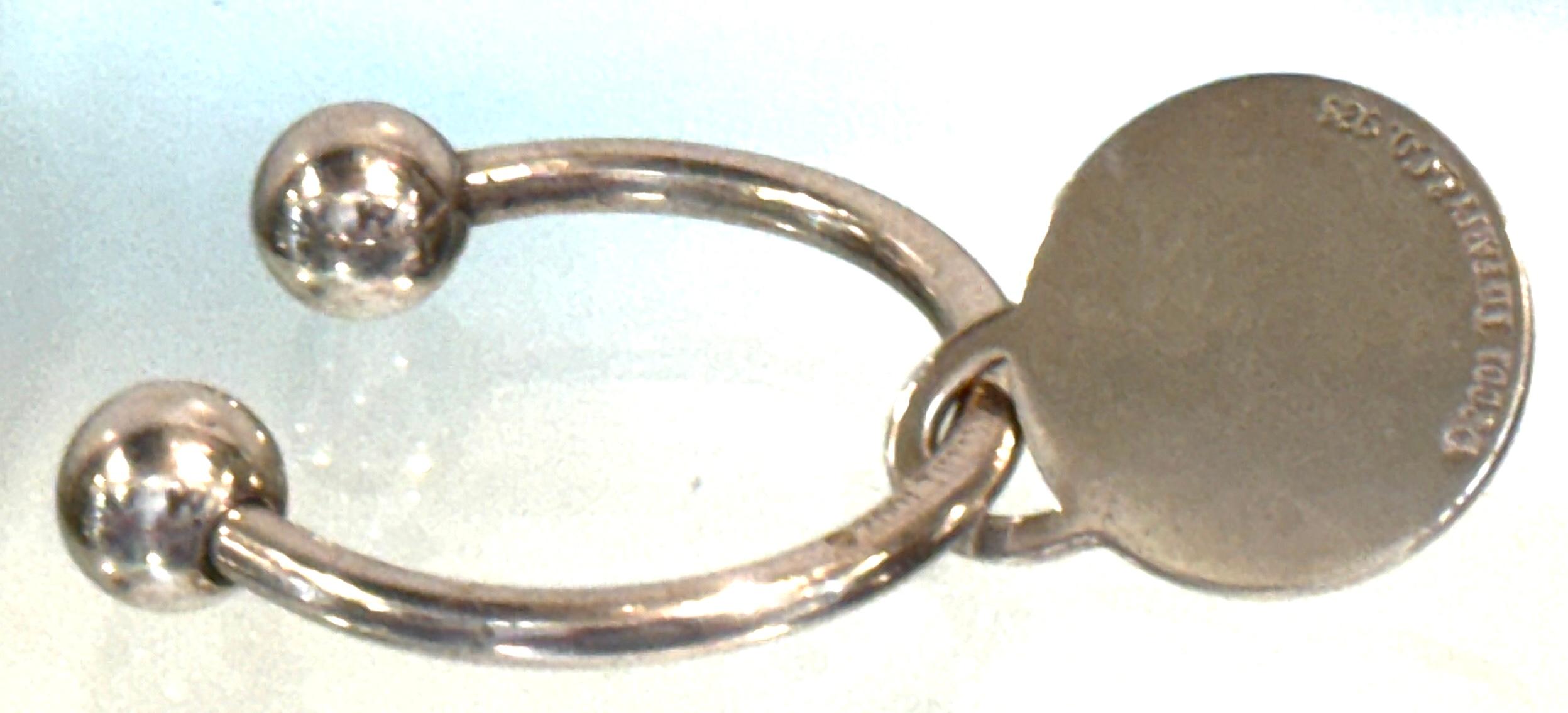 XXI secolo e contemporaneo Tiffany & Co. Extra Large Sterling Round Tag Screwball Key Ring, Dated 2001 in vendita