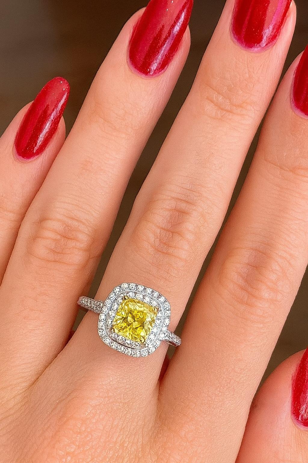 da uomo o donna Tiffany & Co. Anello solitario con cuscino di diamanti gialli Fancy Vivid Diamonds in platino in vendita
