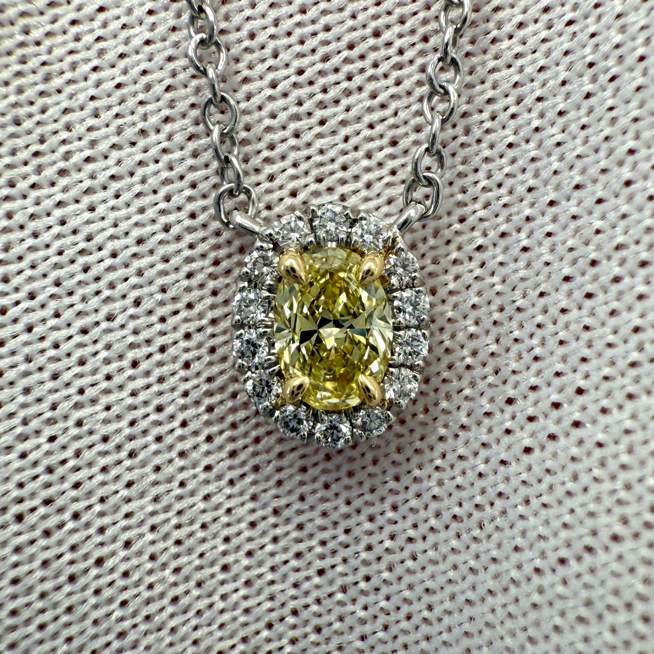 Taglio cuscino Tiffany & Co. Ciondolo a grappolo con diamante giallo Fancy Soleste in oro 18k e platino IF in vendita