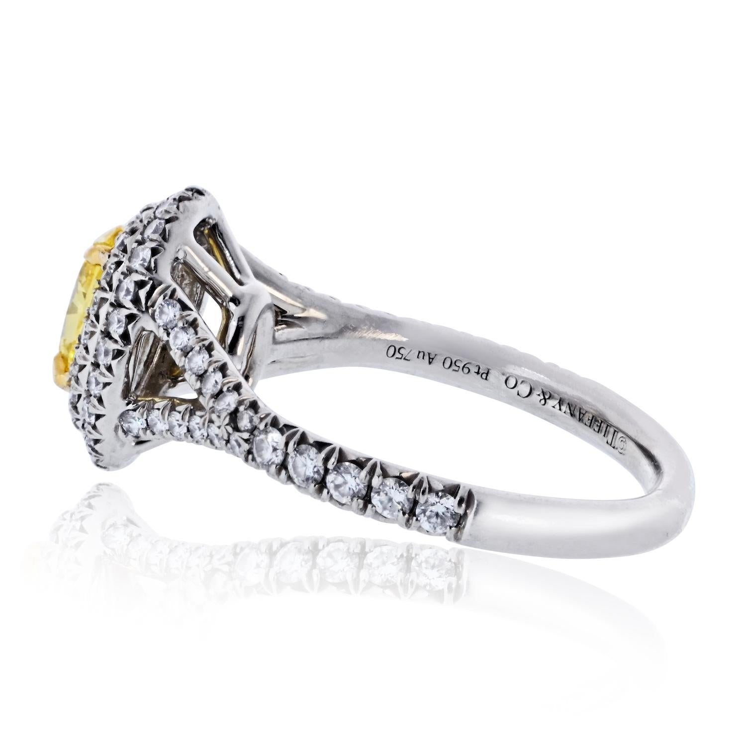 Taglio ovale Tiffany & Co. Anello di fidanzamento con doppio diamante aureolato giallo fantasia con taglio ovale in vendita
