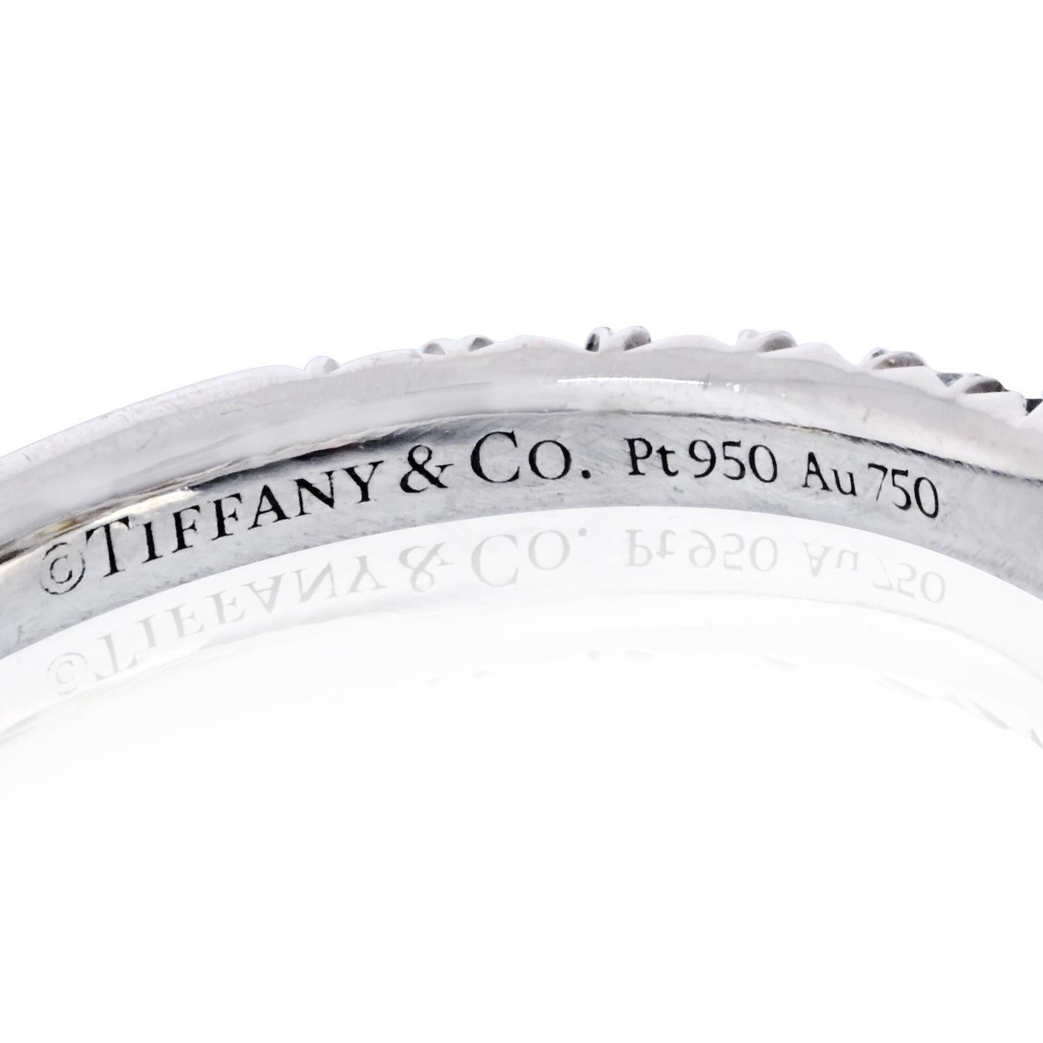 Tiffany & Co. Anello di fidanzamento con doppio diamante aureolato giallo fantasia con taglio ovale in vendita 1