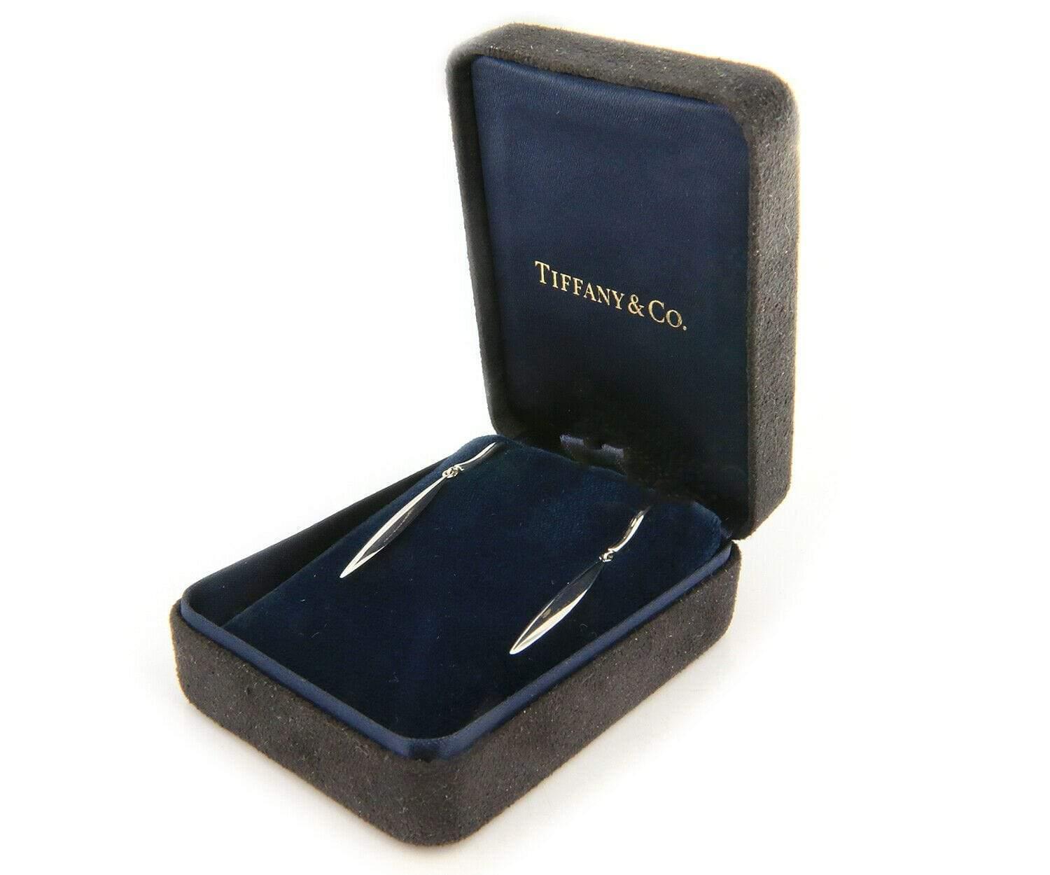Tiffany & Co. Feather Hook Dangle Earrings in 18K White Gold W/Box In Excellent Condition In Vienna, VA