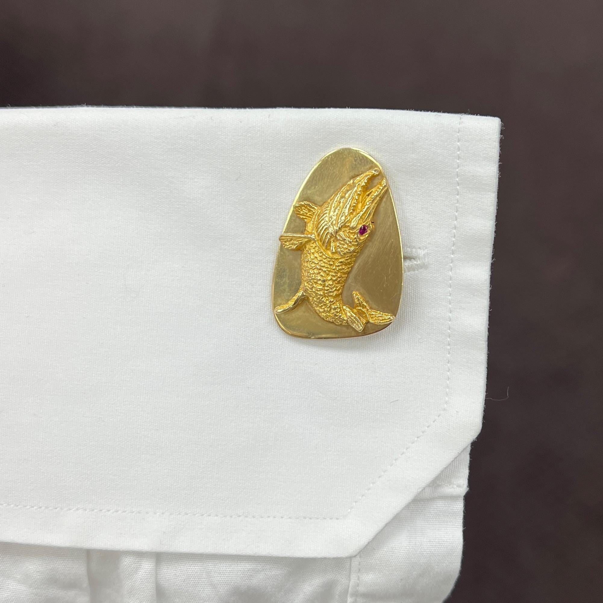 Tiffany & Co. Fish Gold Cufflinks In Excellent Condition For Sale In New York, NY