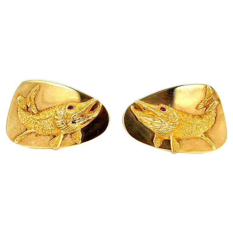 Tiffany and Co. Boutons de manchette en or en forme de poisson En vente sur  1stDibs