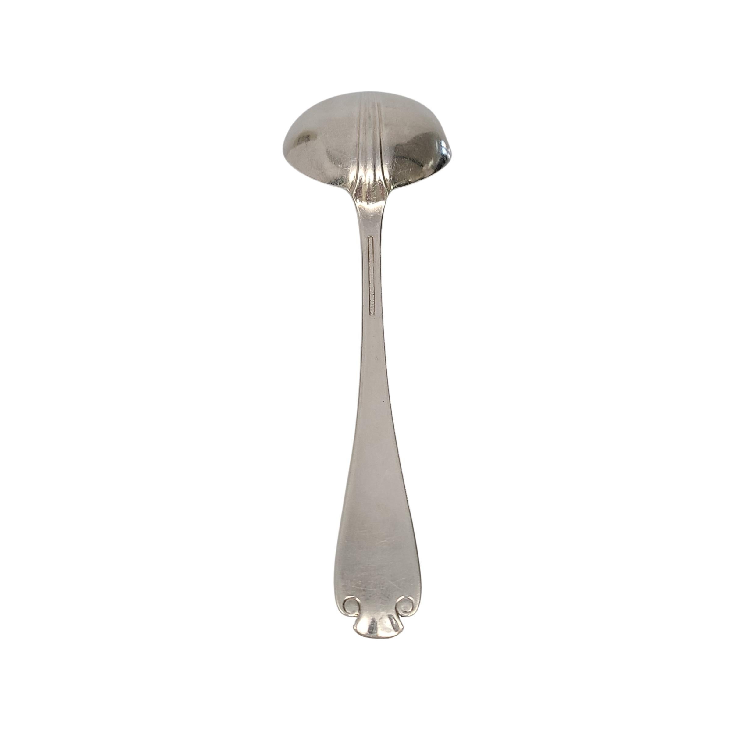 Sterling silver gravy ladle by Tiffany & Co in the Flemish pattern.

Monogram appears to be EWM

Beautiful gravy ladle in the Flemish pattern, featuring a simple and elegant scroll design, making it a timeless classic that is still in demand today.