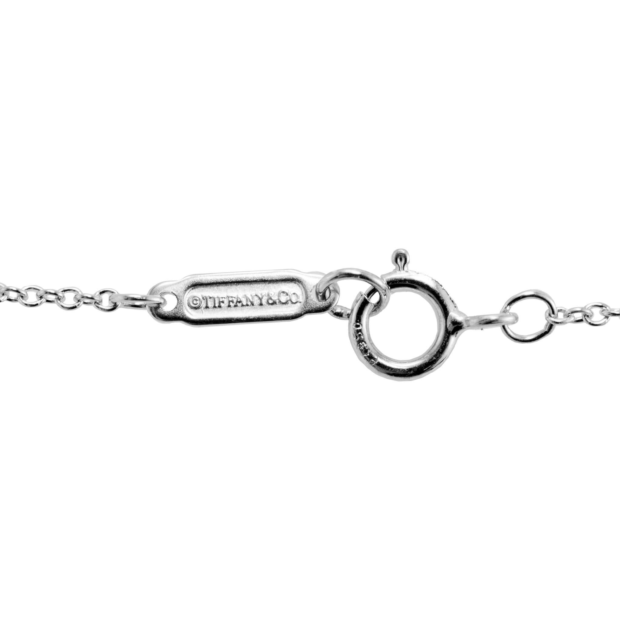 Donna Tiffany & Co. Collana con ciondolo Fleur De Lis in platino e oro 18 carati con diamante in vendita
