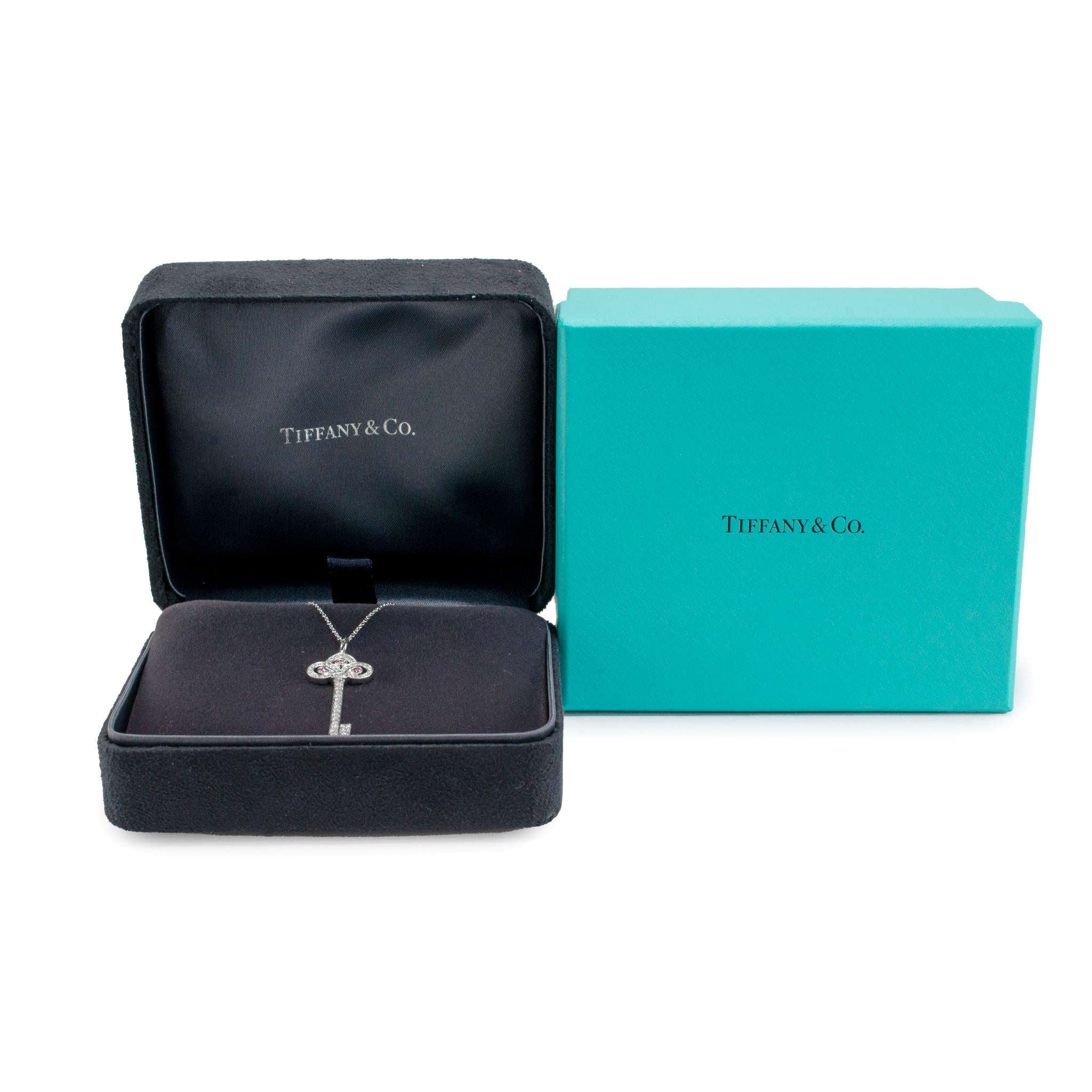 Tiffany & Co. Collana con ciondolo Fleur De Lis in platino e oro 18 carati con diamante in vendita 1