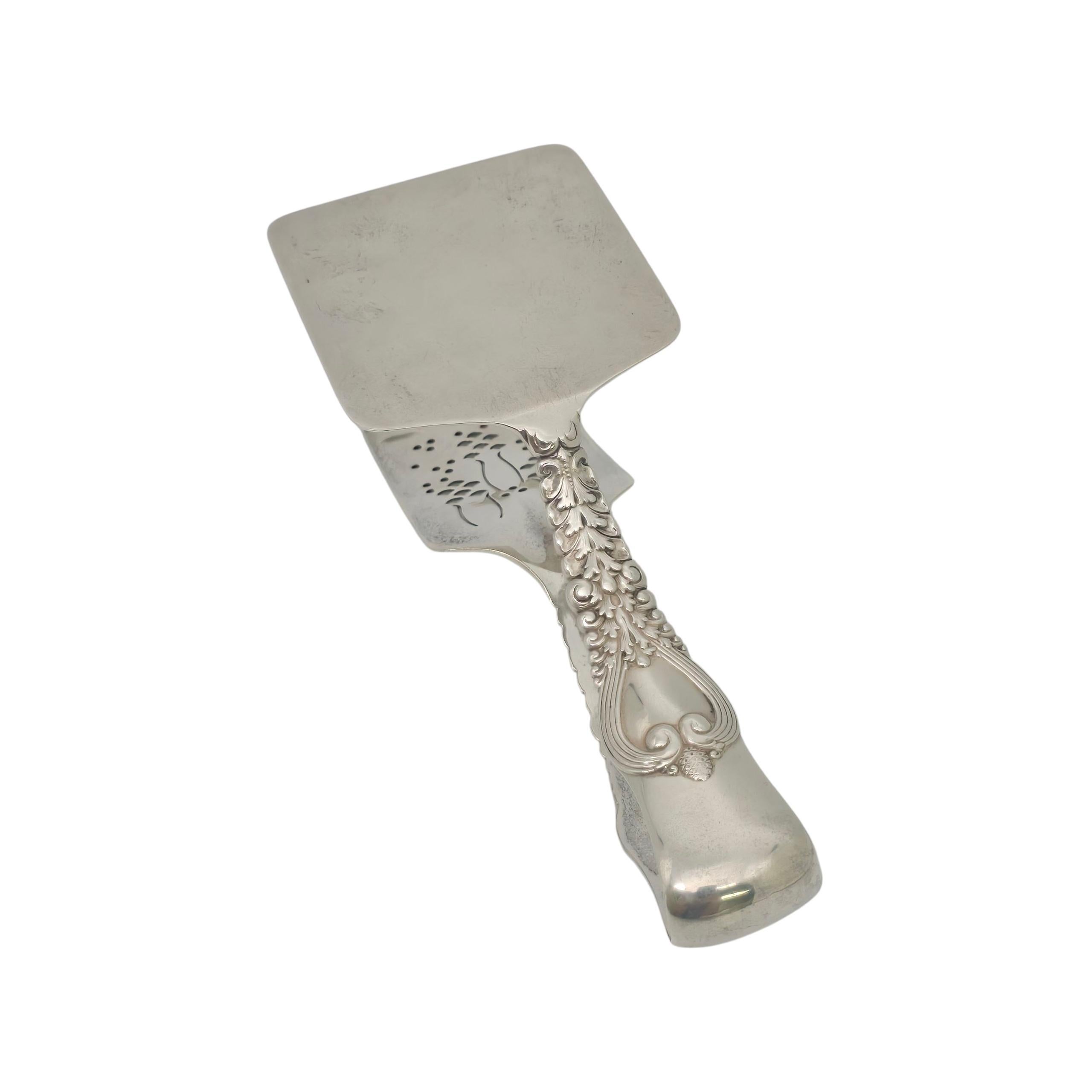 Pince à asperges en argent sterling au motif Florentine de Tiffany & Co avec monogramme

Le Monogramme semble être le JTC

Le motif Florentine-Florenz a été conçu en 1901 par William C.C. Codman. Ces pinces sont dotées d'une lame supérieure gravée