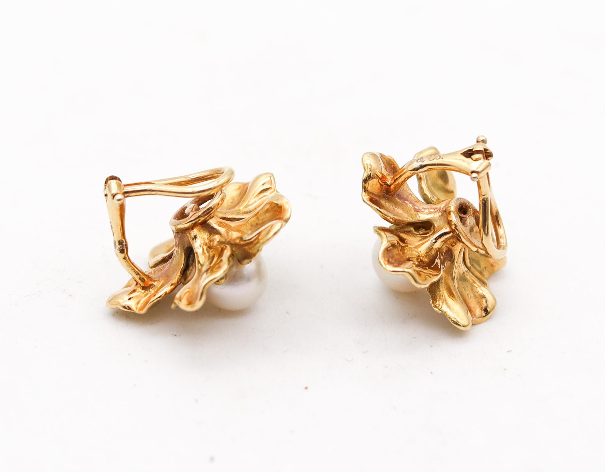 Modernist Tiffany & Co. Flowers Earrings In 18Kt Yellow Gold With Round White Pearls