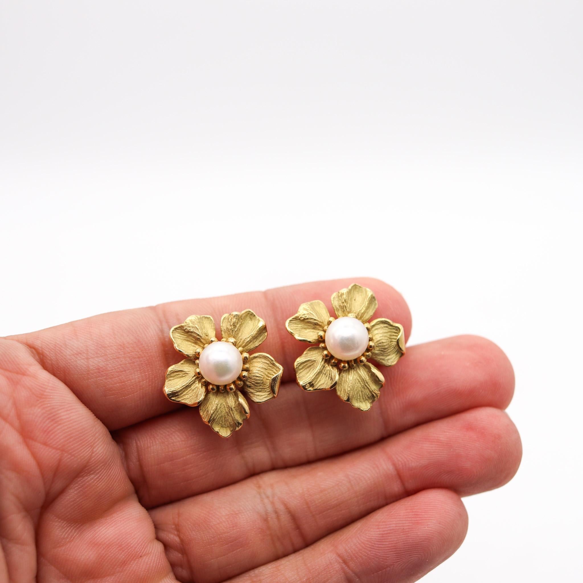 Tiffany & Co. Flowers Earrings In 18Kt Yellow Gold With Round White Pearls In Excellent Condition In Miami, FL