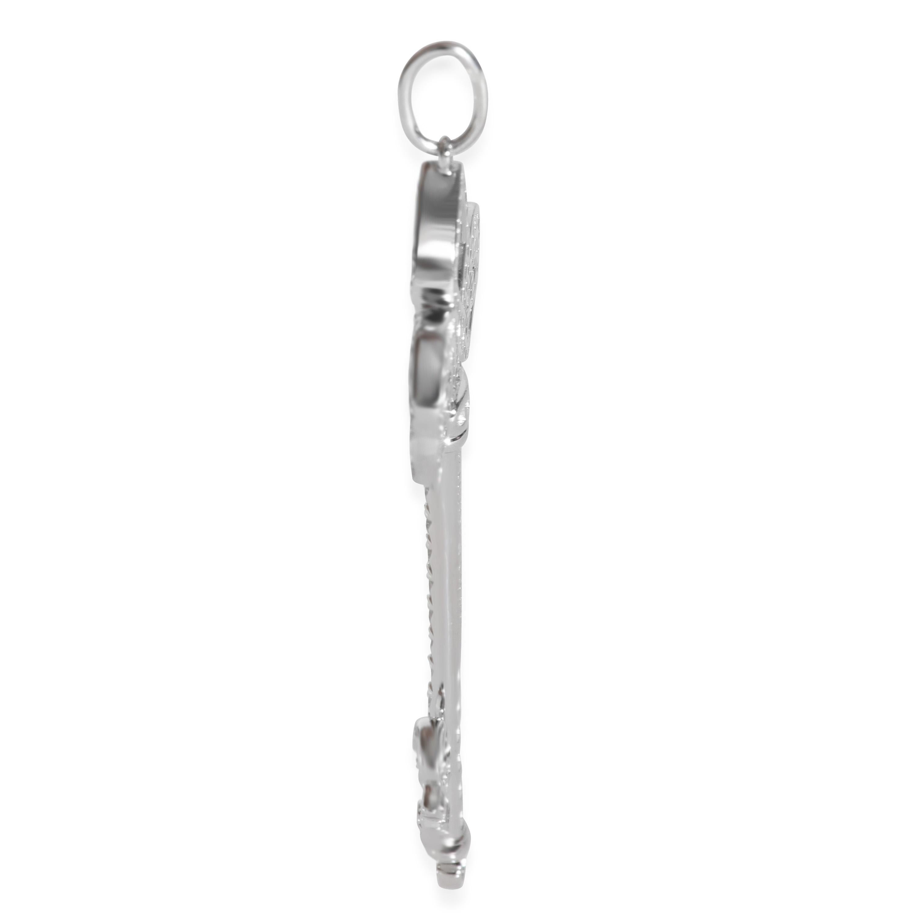 Tiffany & Co. Ciondolo con chiave di diamante Fluer de Lis in platino 0,37 CTW In condizioni buone in vendita a New York, NY
