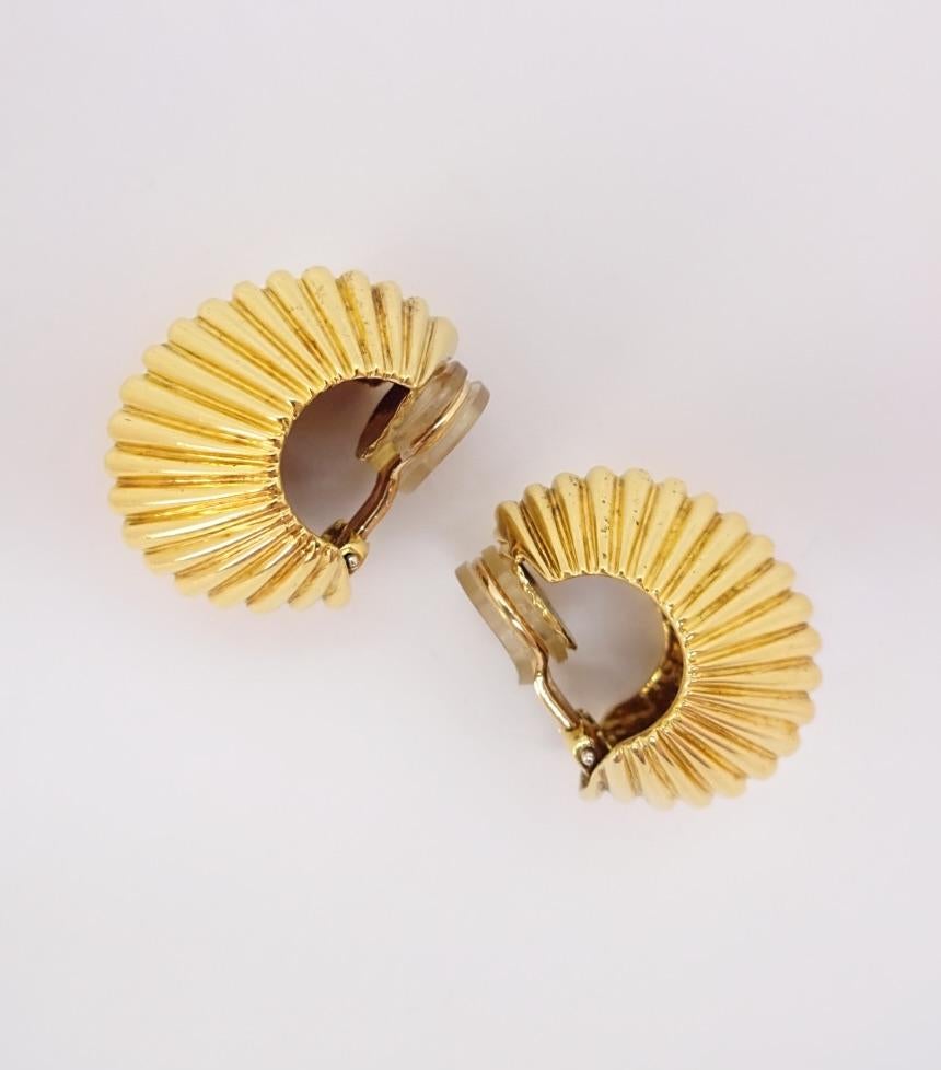 Tiffany & Co. Fluted Gold Retro Ear Clips, circa 1950 In Good Condition For Sale In New York, NY