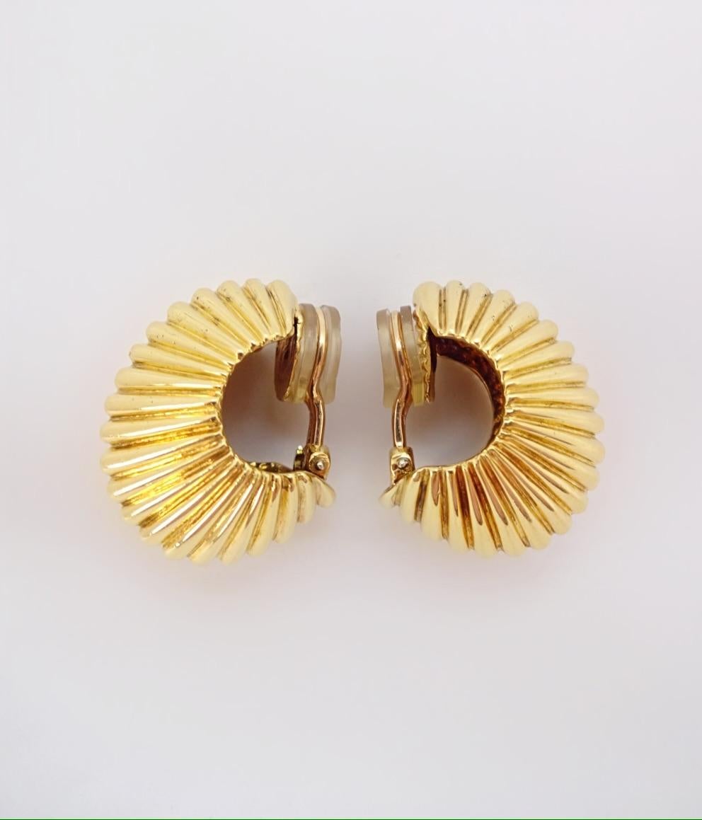 Tiffany & Co. Fluted Gold Retro Ear Clips, circa 1950 For Sale 1