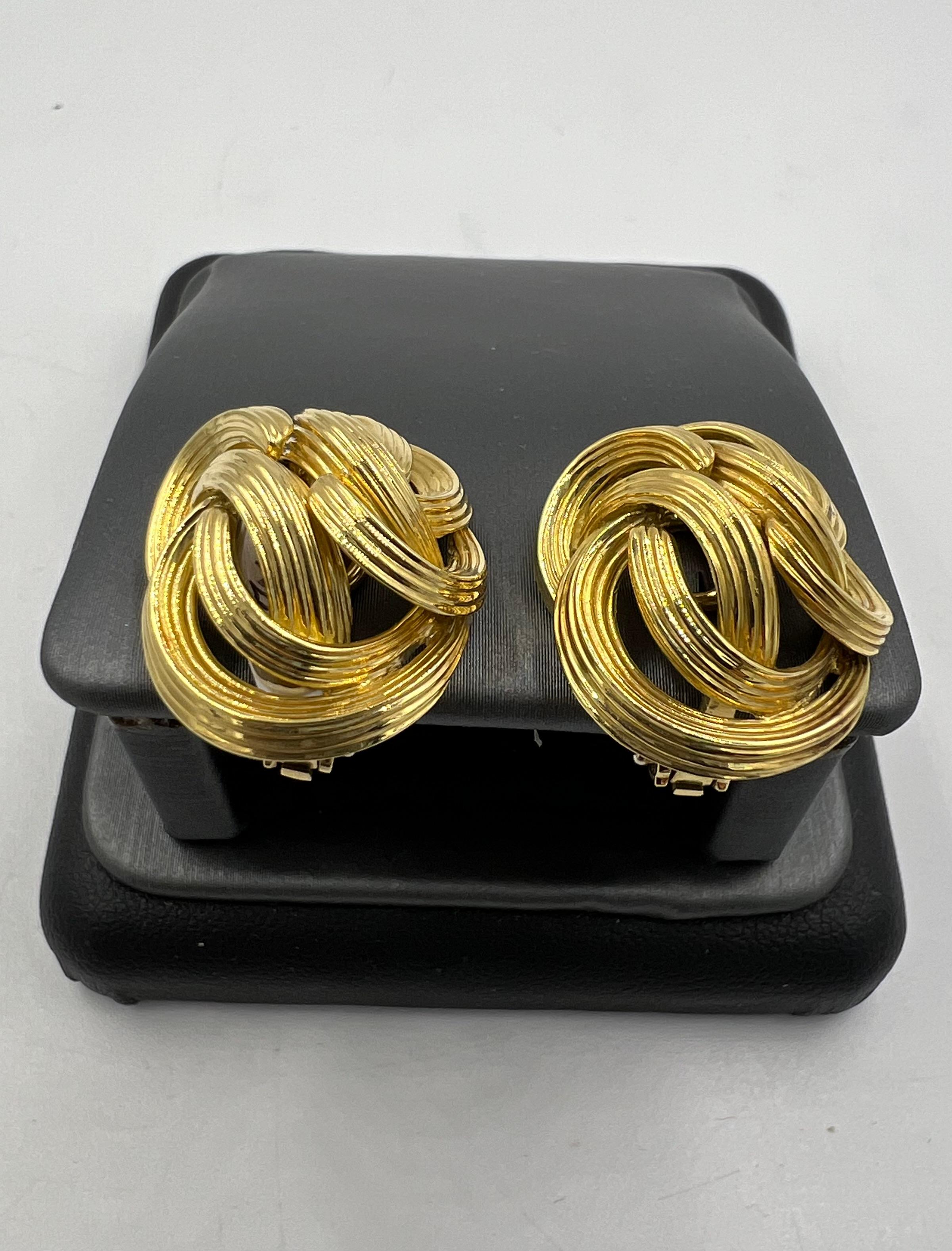 Contemporain Tiffany & Co Boucles d'oreilles à pince en or jaune cannelé en vente