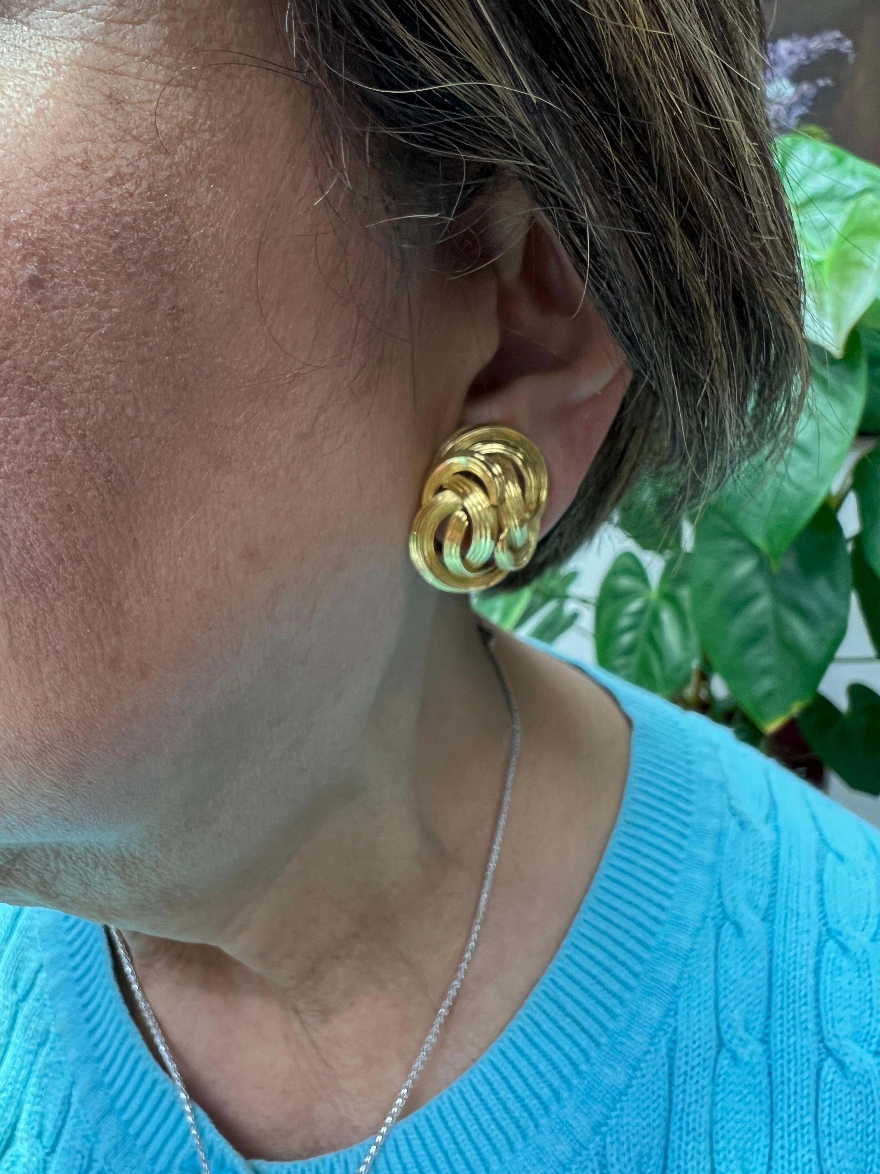 Tiffany & Co Boucles d'oreilles à pince en or jaune cannelé en vente 3