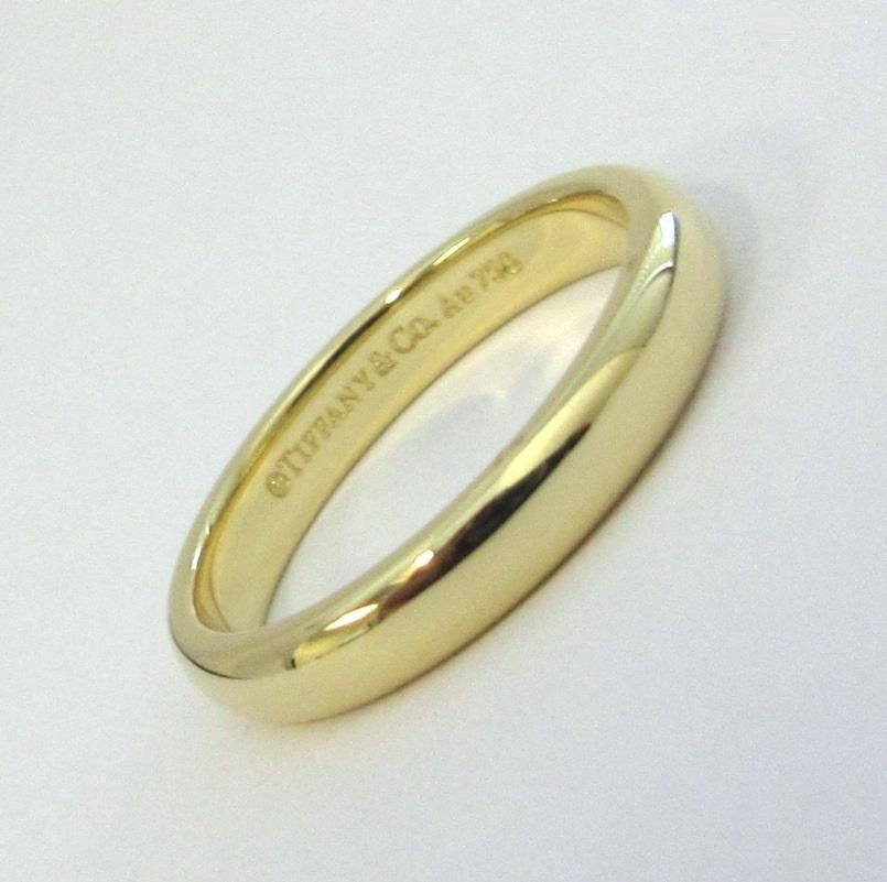 TIFFANY & Co. Forever 18K Gold 3mm Lucida Wedding Band Ring 4.5 In Excellent Condition For Sale In Los Angeles, CA