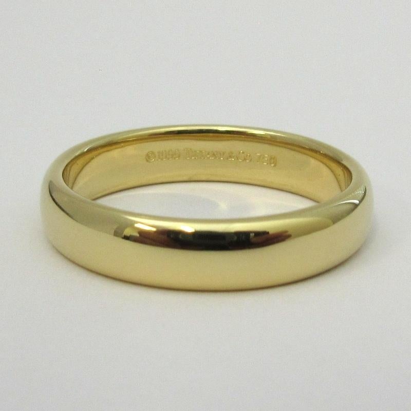 TIFFANY & Co. Forever 18K Gold 4.5mm Lucida Wedding Band Ring 8 In Excellent Condition For Sale In Los Angeles, CA