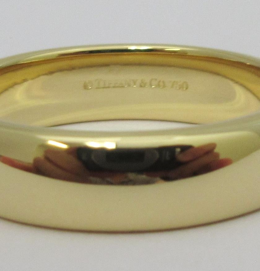 TIFFANY & Co. Forever 18K Gold 6mm Lucida Wedding Band Ring 11 In Excellent Condition For Sale In Los Angeles, CA