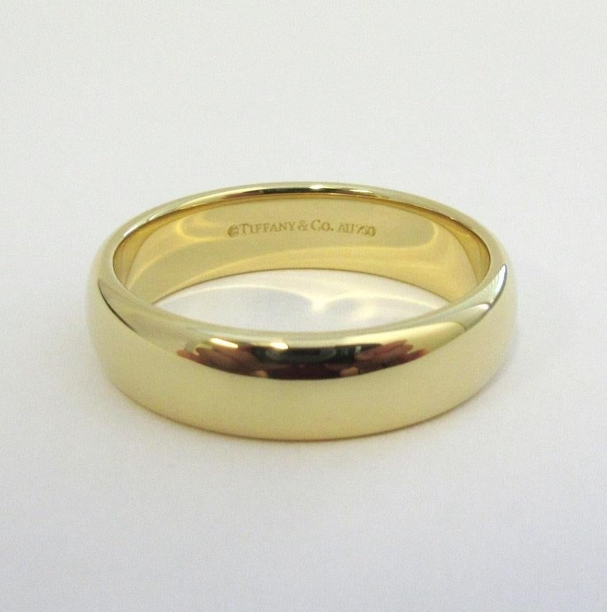 TIFFANY & Co. Forever 18K Gold 6mm Lucida Wedding Band Ring 11.5 In New Condition For Sale In Los Angeles, CA