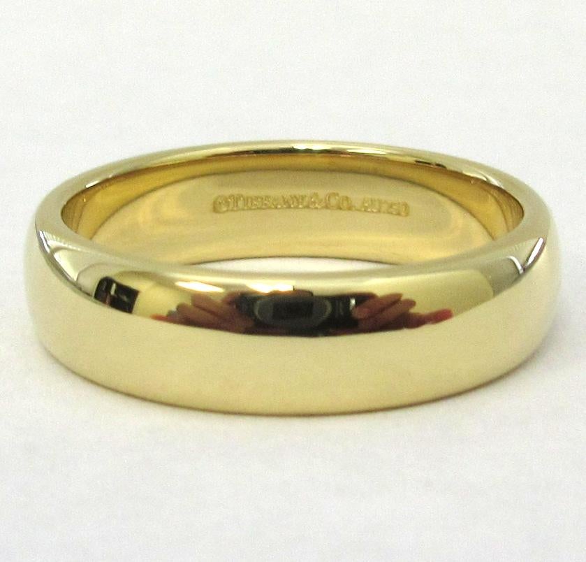 TIFFANY & Co. Forever 18K Gold 6mm Lucida Wedding Band Ring 9 

Metal: 18K Yellow Gold
Size: 9 
Band Width: 6mm
Weight: 9.20 grams
Hallmark: ©TIFFANY&CO. AU750
Condition: Excellent condition, like new
Value: $2100

Authenticity guaranteed