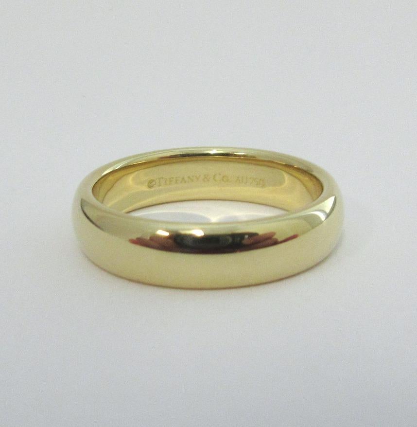 TIFFANY & Co. Forever 18K Yellow Gold 4.5mm Lucida Wedding Band Ring 5.5 In Excellent Condition For Sale In Los Angeles, CA