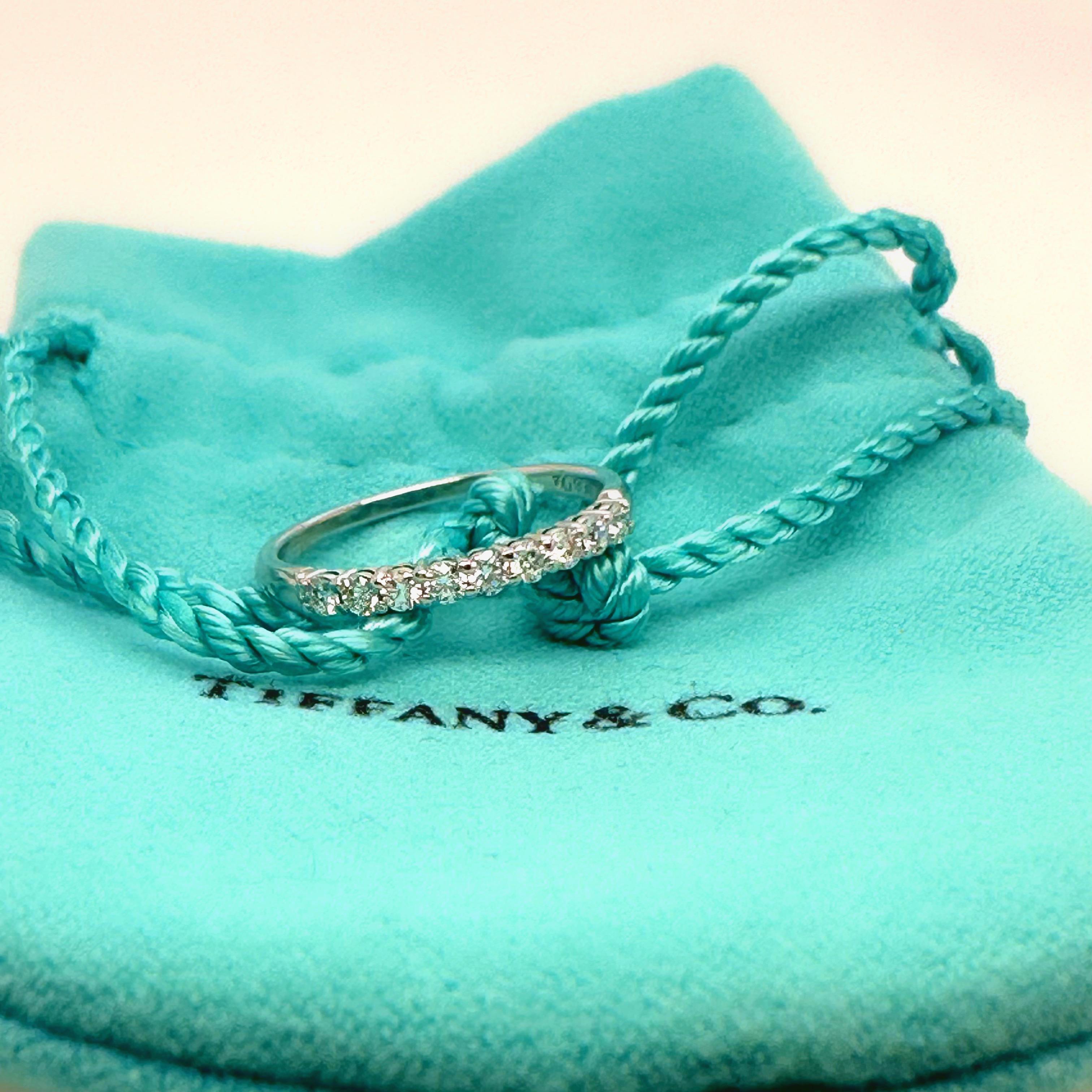 Tiffany & Co. Bracelet en platine avec demi-cercle de diamants 2,2 mm en vente 5