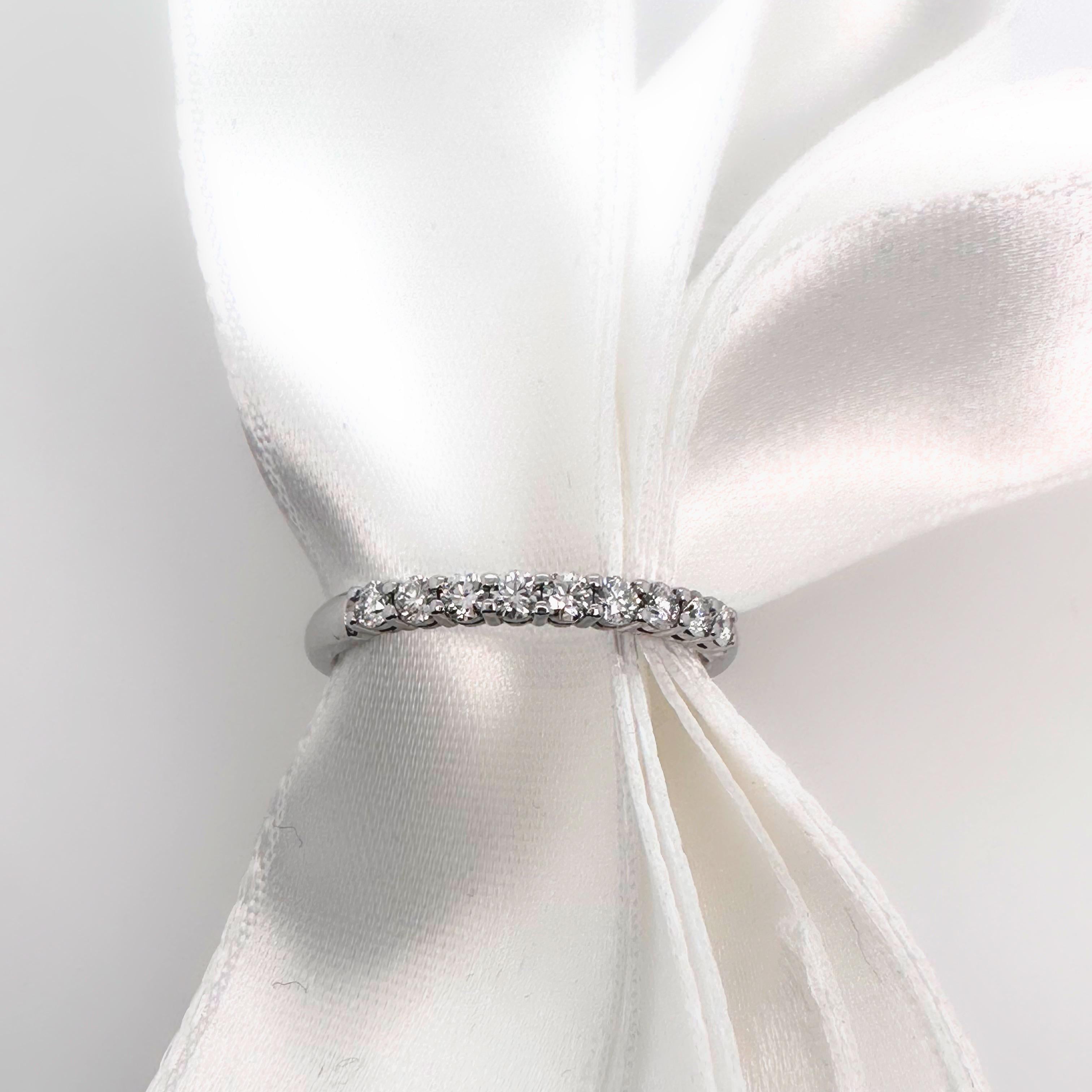 Tiffany & Co. Bracelet en platine avec demi-cercle de diamants 2,2 mm en vente 8