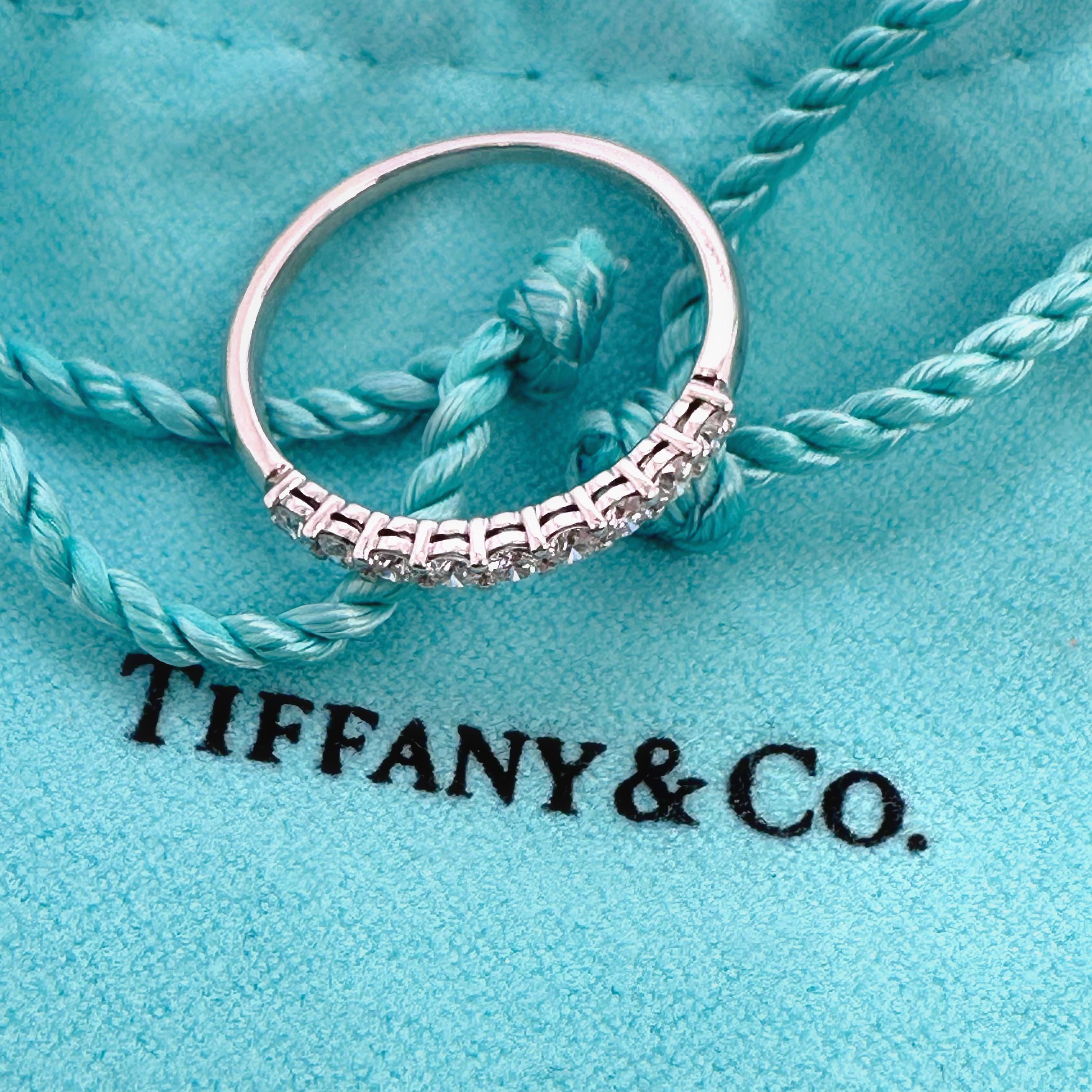 Tiffany & Co. Bracelet en platine avec demi-cercle de diamants 2,2 mm Excellent état - En vente à San Diego, CA