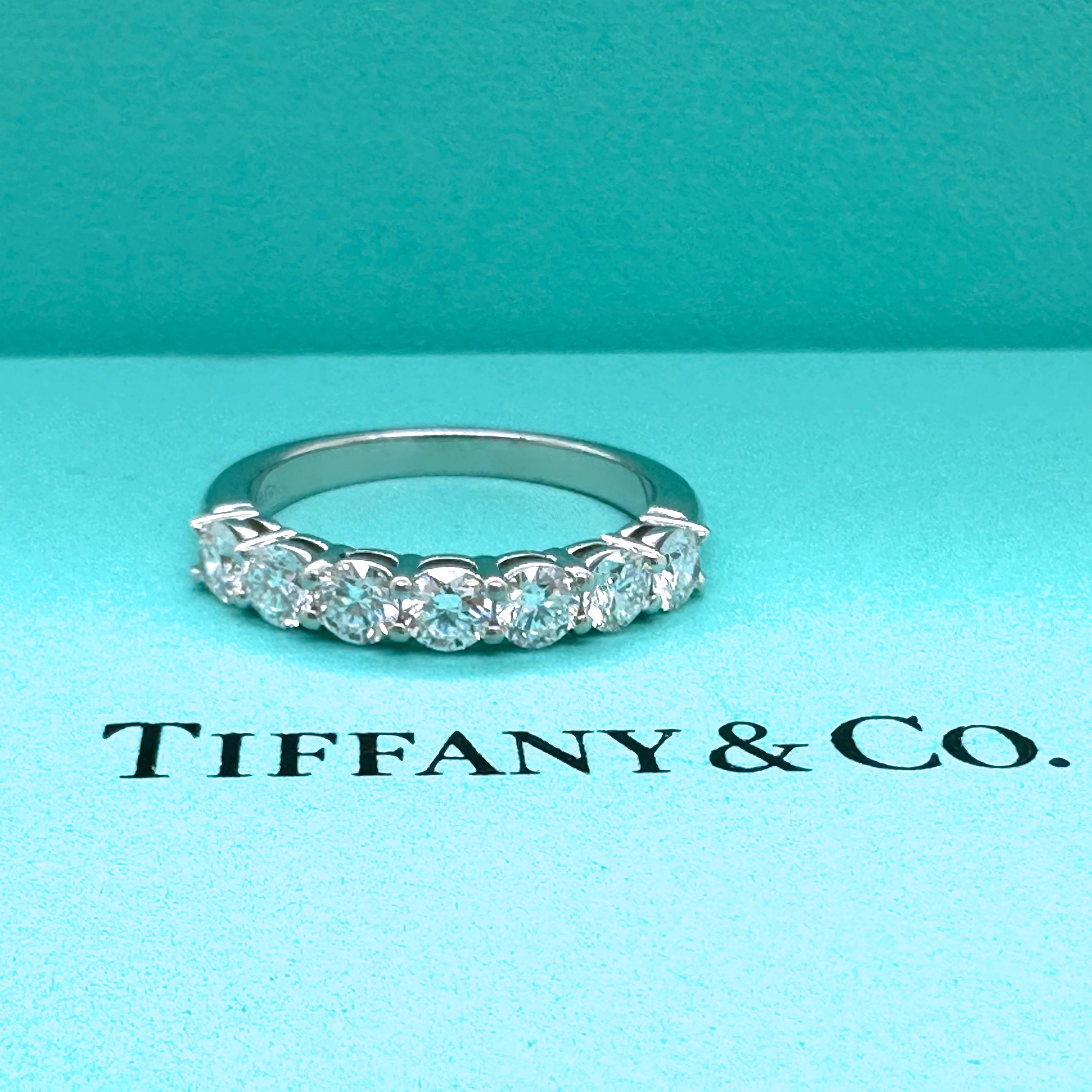 Tiffany & Co. Media banda de diamantes Forever Círculo Platino 3.5 MM en venta 7
