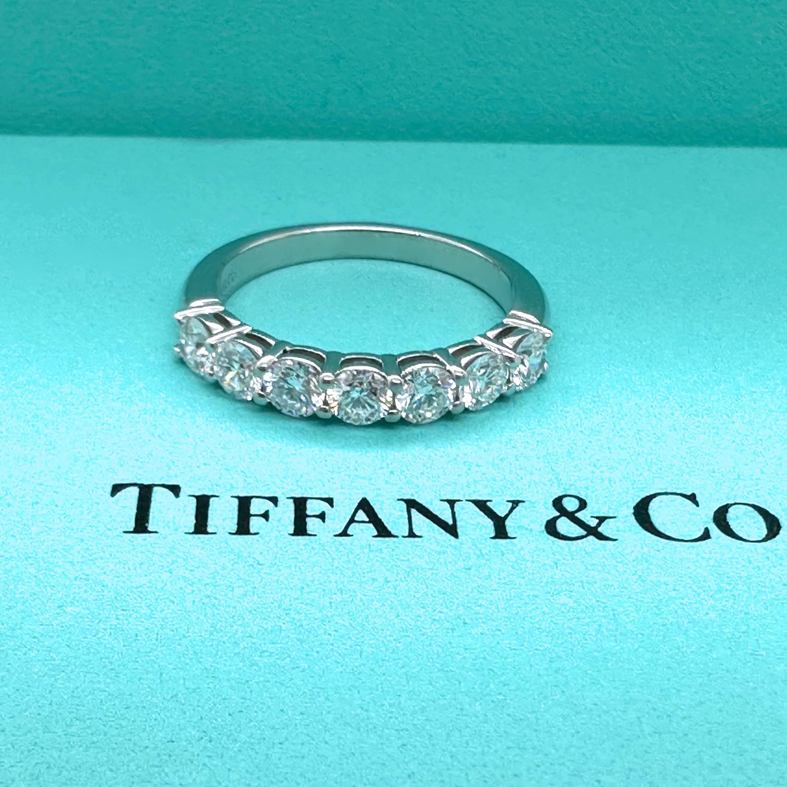 Tiffany & Co. Media banda de diamantes Forever Círculo Platino 3.5 MM en venta 8