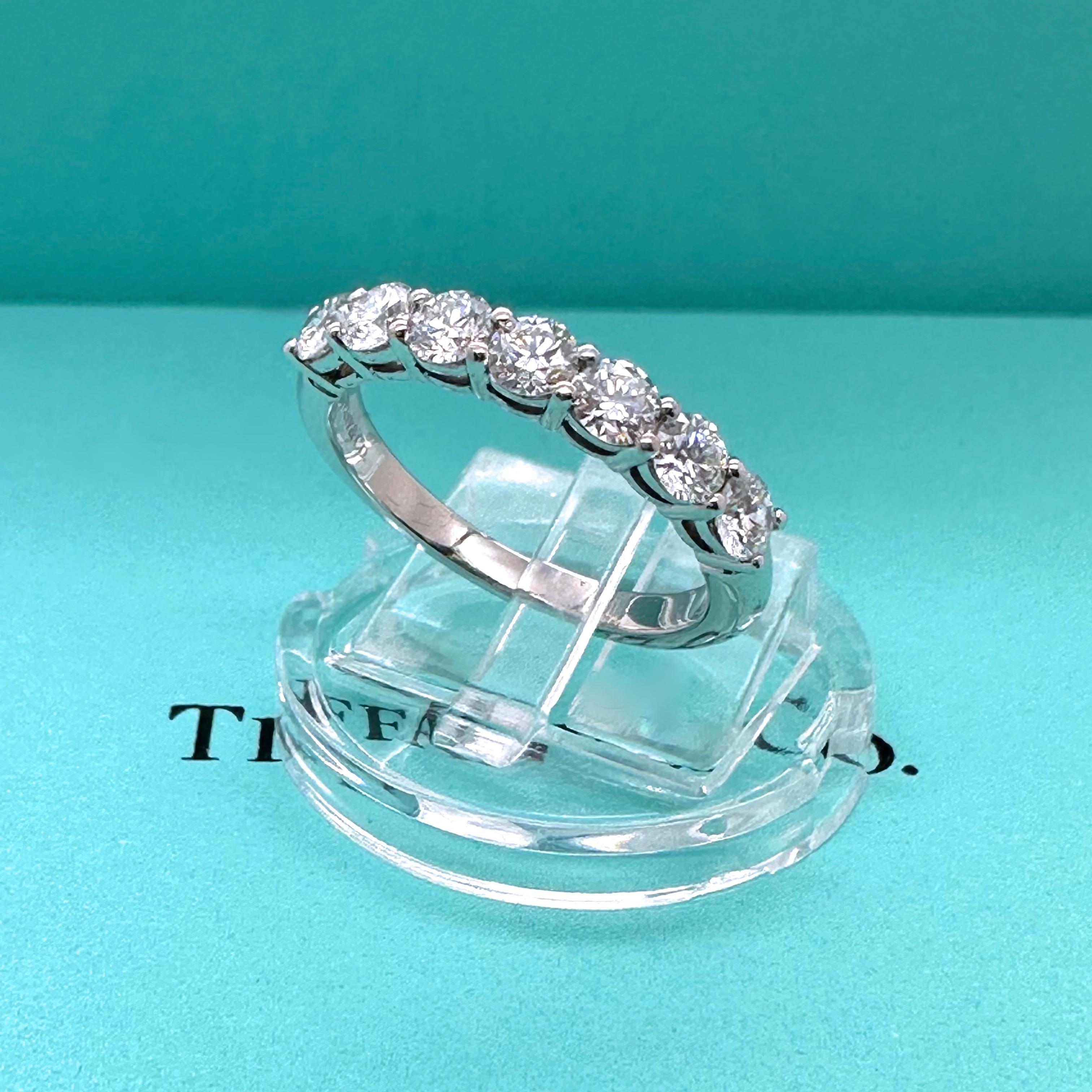 Tiffany & Co. Media banda de diamantes Forever Círculo Platino 3.5 MM en venta 11