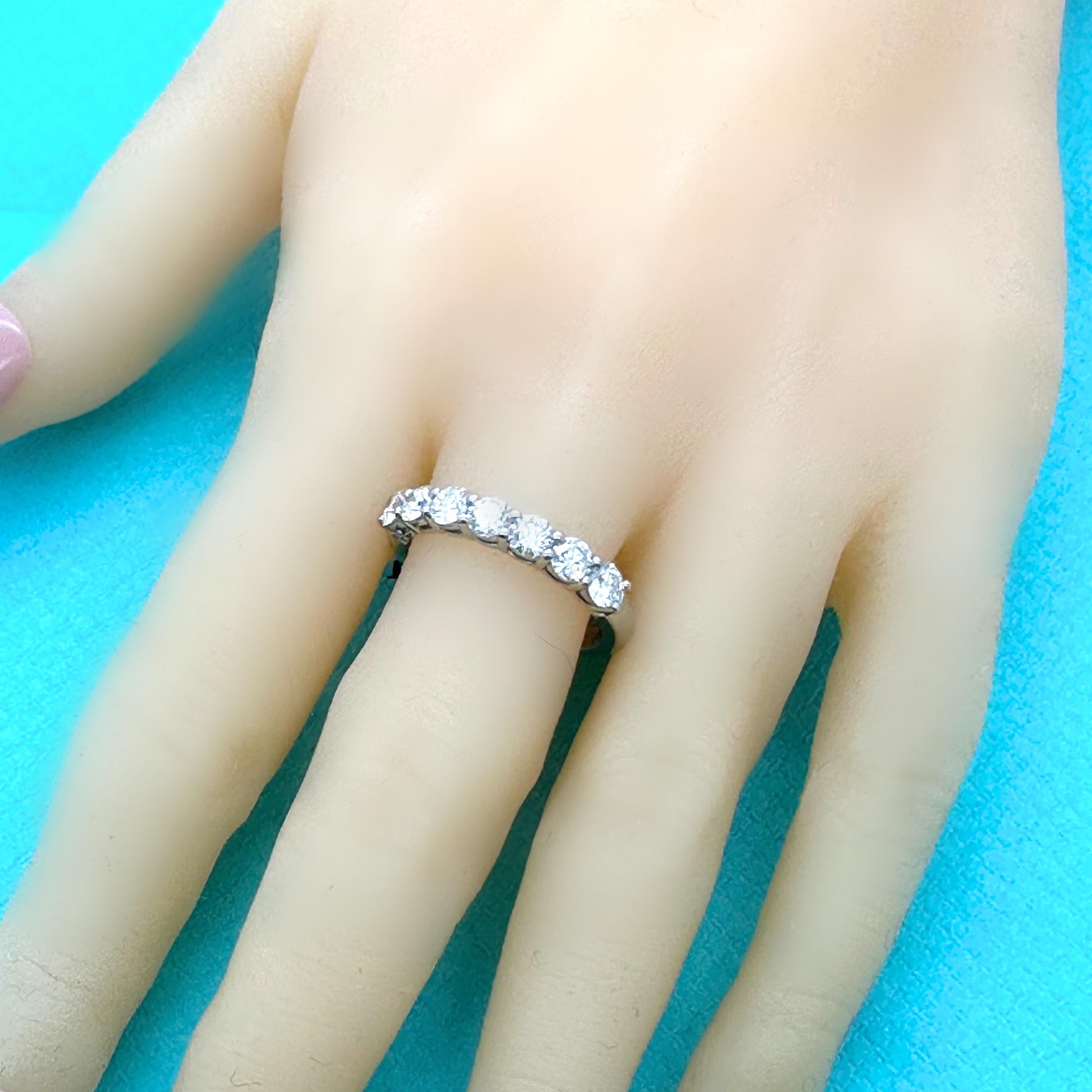 Tiffany & Co. Media banda de diamantes Forever Círculo Platino 3.5 MM en venta 3