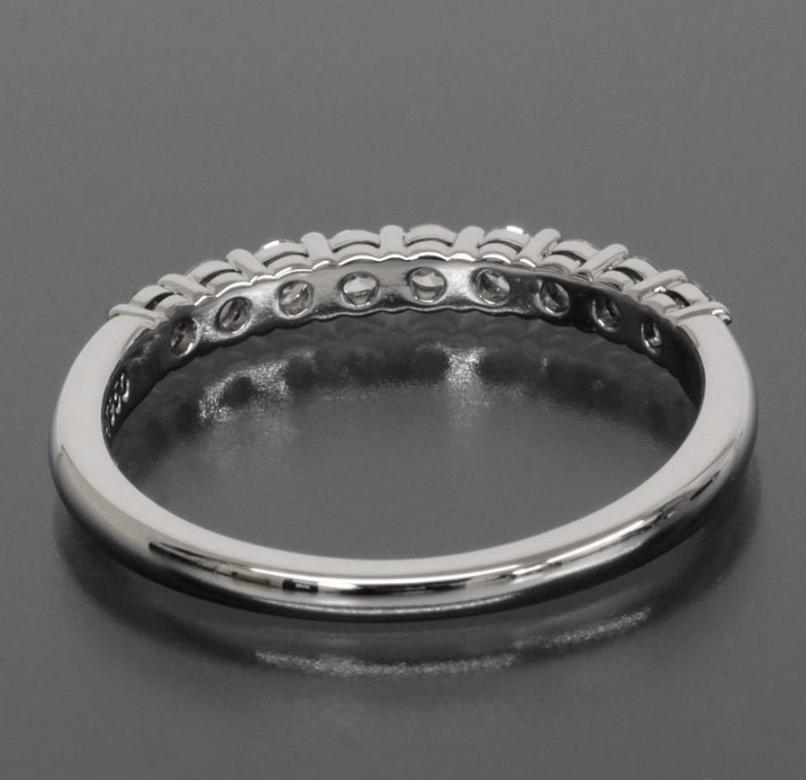 TIFFANY & Co. Bague Forever Platinum 2,2 mm demi-cercle de diamants 5 Pour femmes en vente
