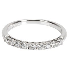 TIFFANY & Co. Anello Forever in platino da 2,2 mm con diamante a metà cerchio 6