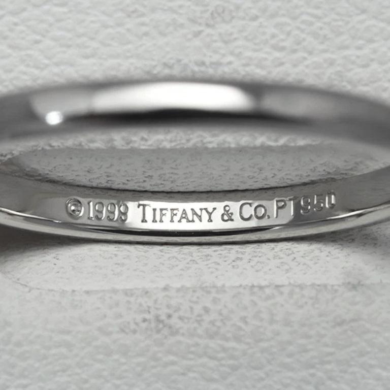 TIFFANY & Co. Forever Platinum 2mm Lucida Wedding Band Ring 7 In Excellent Condition For Sale In Los Angeles, CA