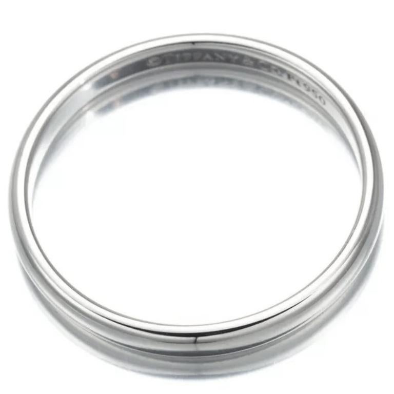 TIFFANY & Co. Forever Platinum 2mm Lucida Wedding Band Ring 7 In Excellent Condition For Sale In Los Angeles, CA