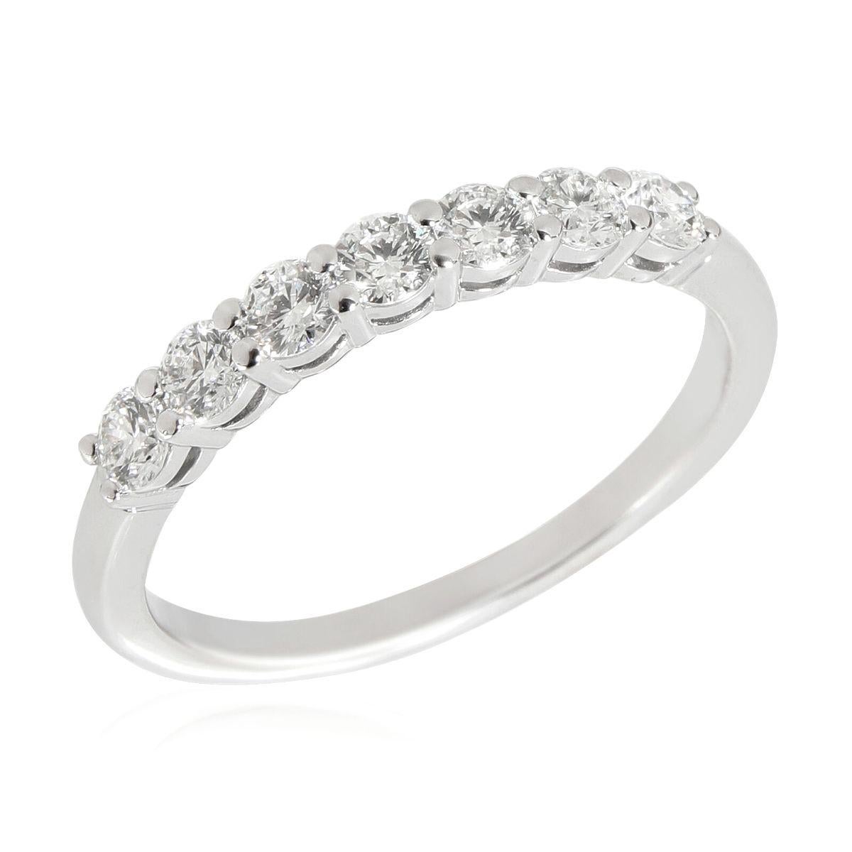 TIFFANY & Co. Forever Platinum 3mm Half Circle Diamond Embrace Band Ring 7.5

Métal : Platine
Taille : 7.5
Largeur de la bande : 3 mm
Poids : 4,40 grammes
Diamant : 7 diamants ronds de taille brillant, poids total de 0,57 carat. 
Poinçon :