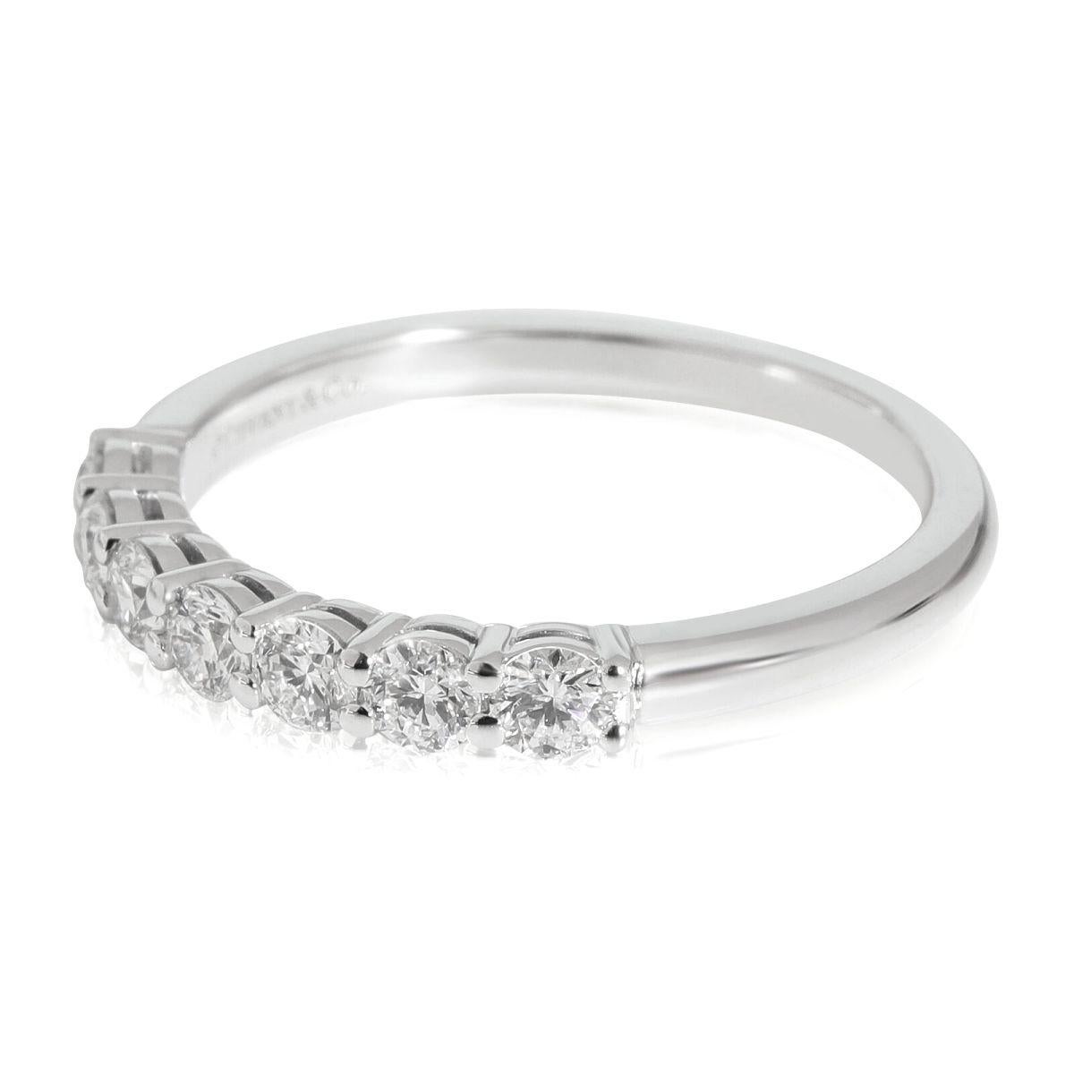 TIFFANY & Co. Forever Platinum 3mm Half Circle Diamond Embrace Band Ring 7.5 New Neuf - En vente à Los Angeles, CA