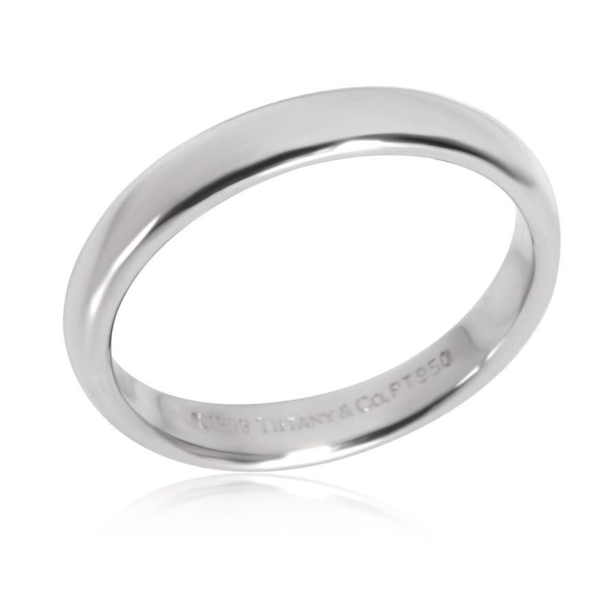 TIFFANY & Co. Forever Platinum 3mm Lucida Wedding Band Ring 9 In Excellent Condition For Sale In Los Angeles, CA