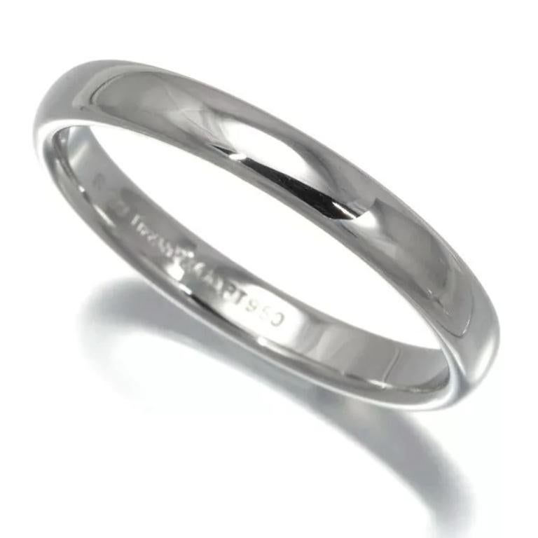 TIFFANY & Co. Für immer Platin 3mm Lucida Ehering Ring 9

Metall: Platin
Größe: 9
Breite des Bandes: 3mm
Gewicht: 5.60 Gramm
Punze: ©1999 TIFFANY&CO. PT950
Zustand: Neu, kommt mit Tiffany-Etui und Box 
Tiffany-Preis: $1,425

Garantierte Echtheit