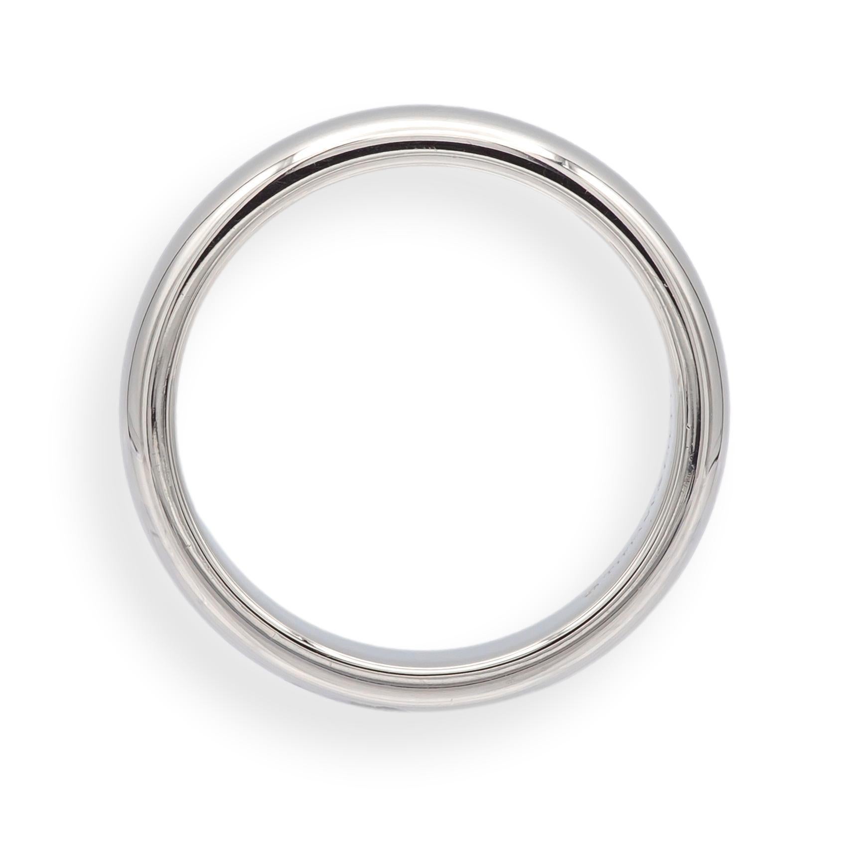 Contemporain Tiffany & Co. Alliance ajustée Forever Platinum 4,5 mm, taille 5 avec boîte en vente