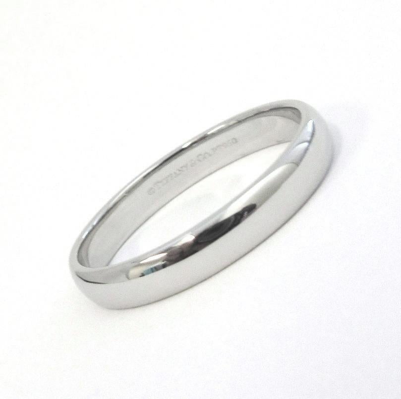TIFFANY & Co. Forever Platin 4,5 mm Lucida Ehering 15

Metall: Platin
Größe: 15
Breite des Bandes: 4,5 mm
Gewicht: 9,70 Gramm
Punze: ©TIFFANY & CO. PT950
Zustand: Ausgezeichneter Zustand, wie neu
Tiffany-Preis: $2.500

Echtheitsgarantie